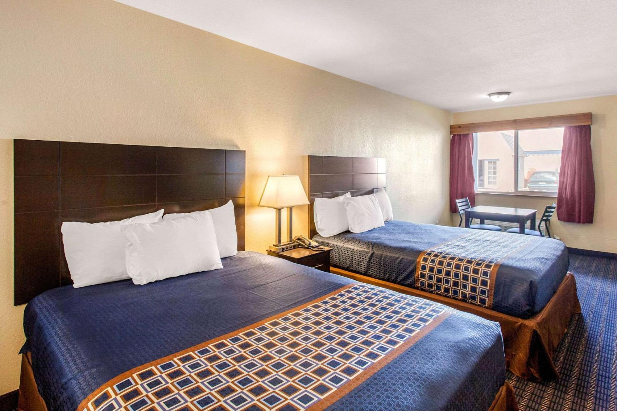 Double Room with Two Double Beds - Smoking