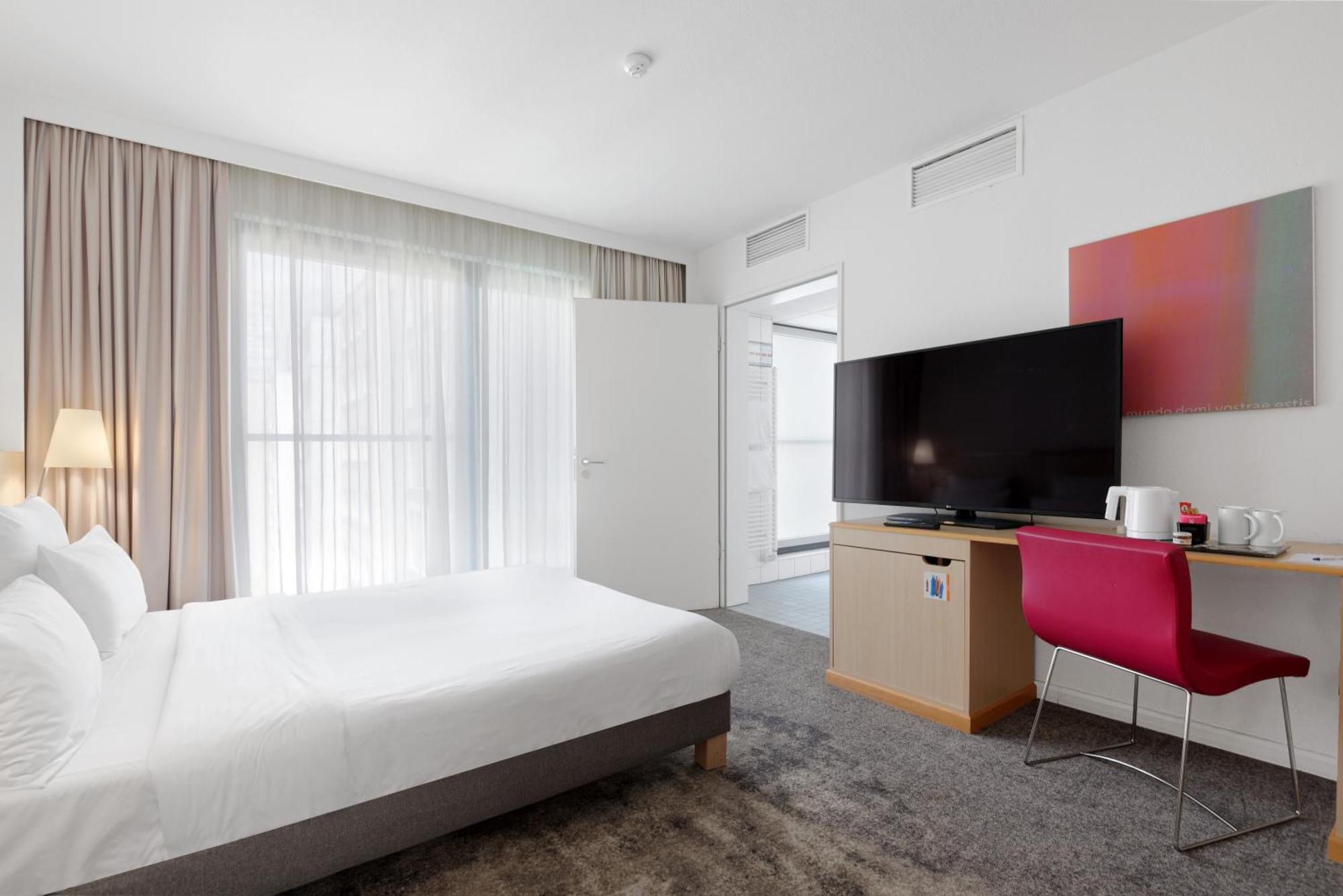 Chambre Lit Queen-Size Standard - Accessible aux Personnes à Mobilité Réduite