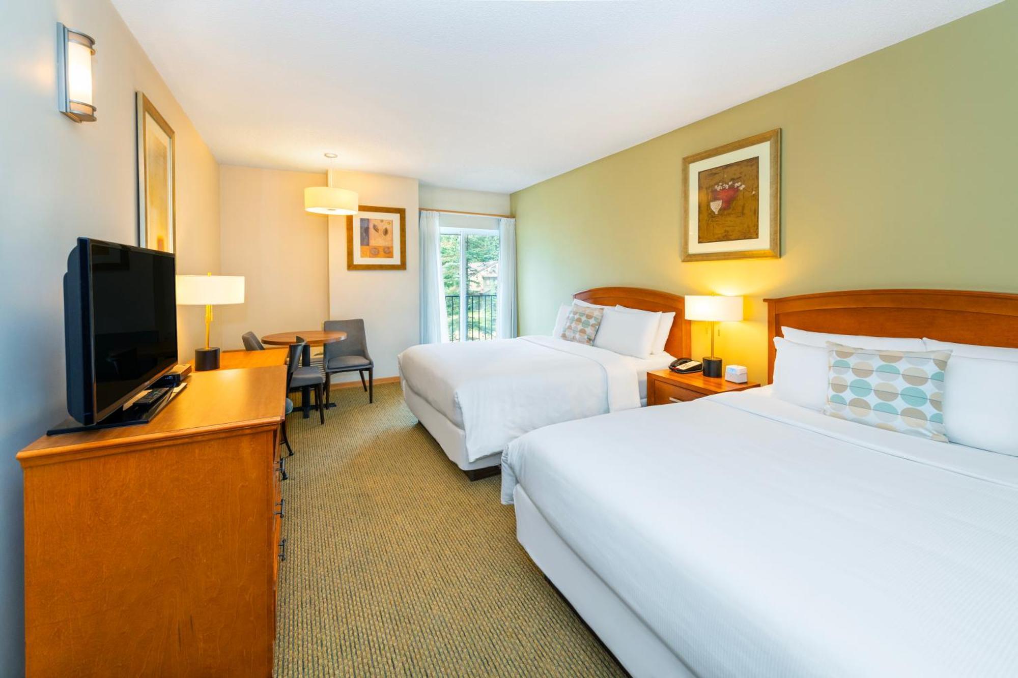 Deluxe Queen Room
