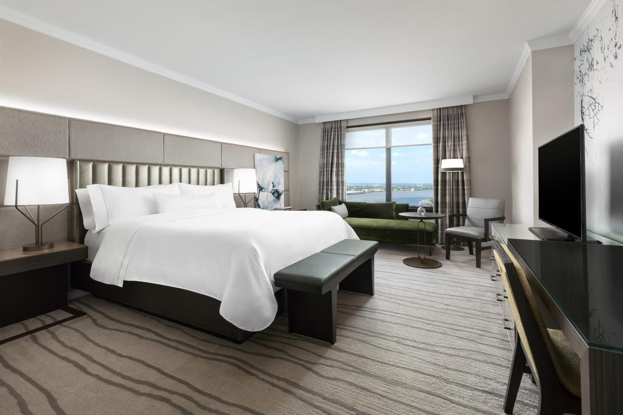 Deluxe river view Guest room 1 King
