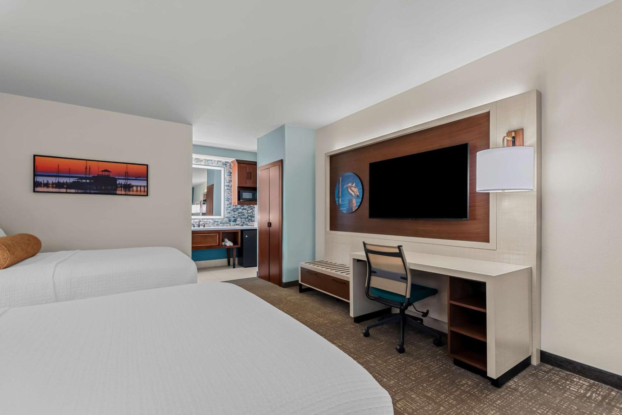 Queen Suite with Two Queen Beds - Non-Smoking