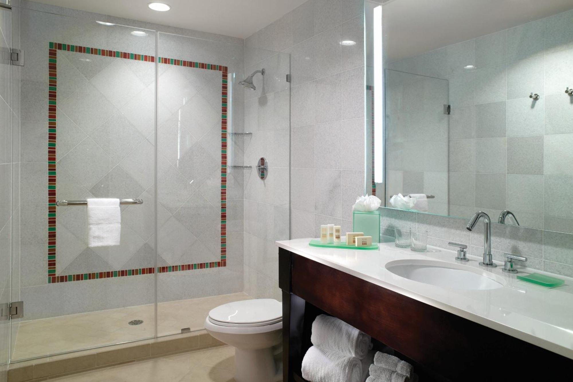 Queen Room Two Queen Beds Roll Shower Mobility Hearing Accessible,1368331400:JPEG