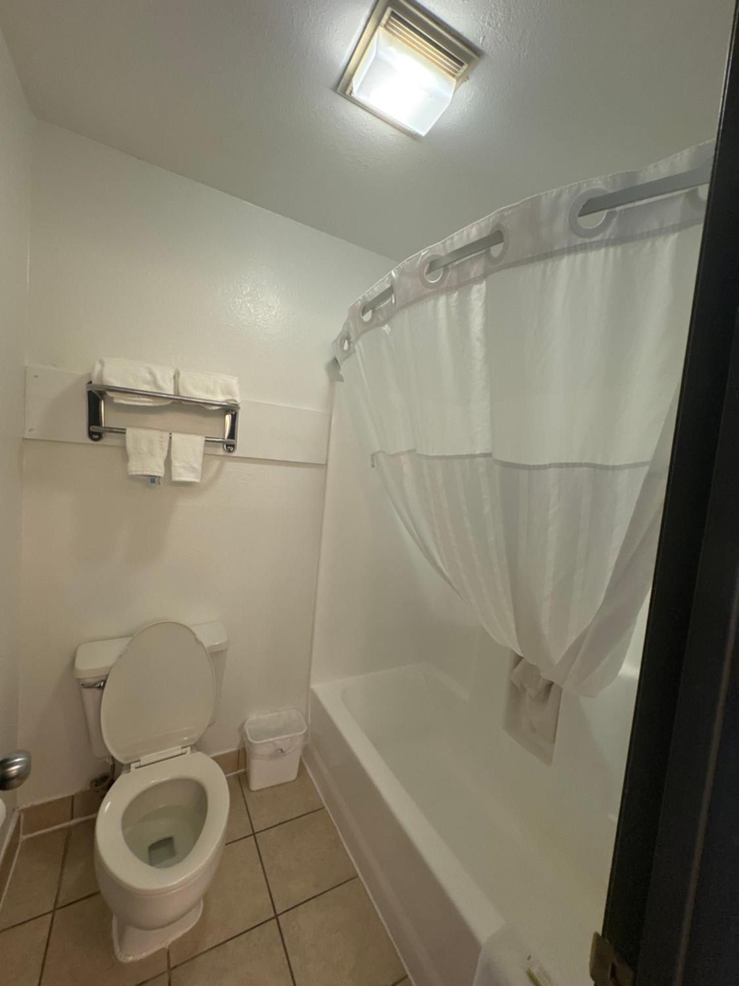 Queen Room - Non-Smoking,1739465456:JPEG