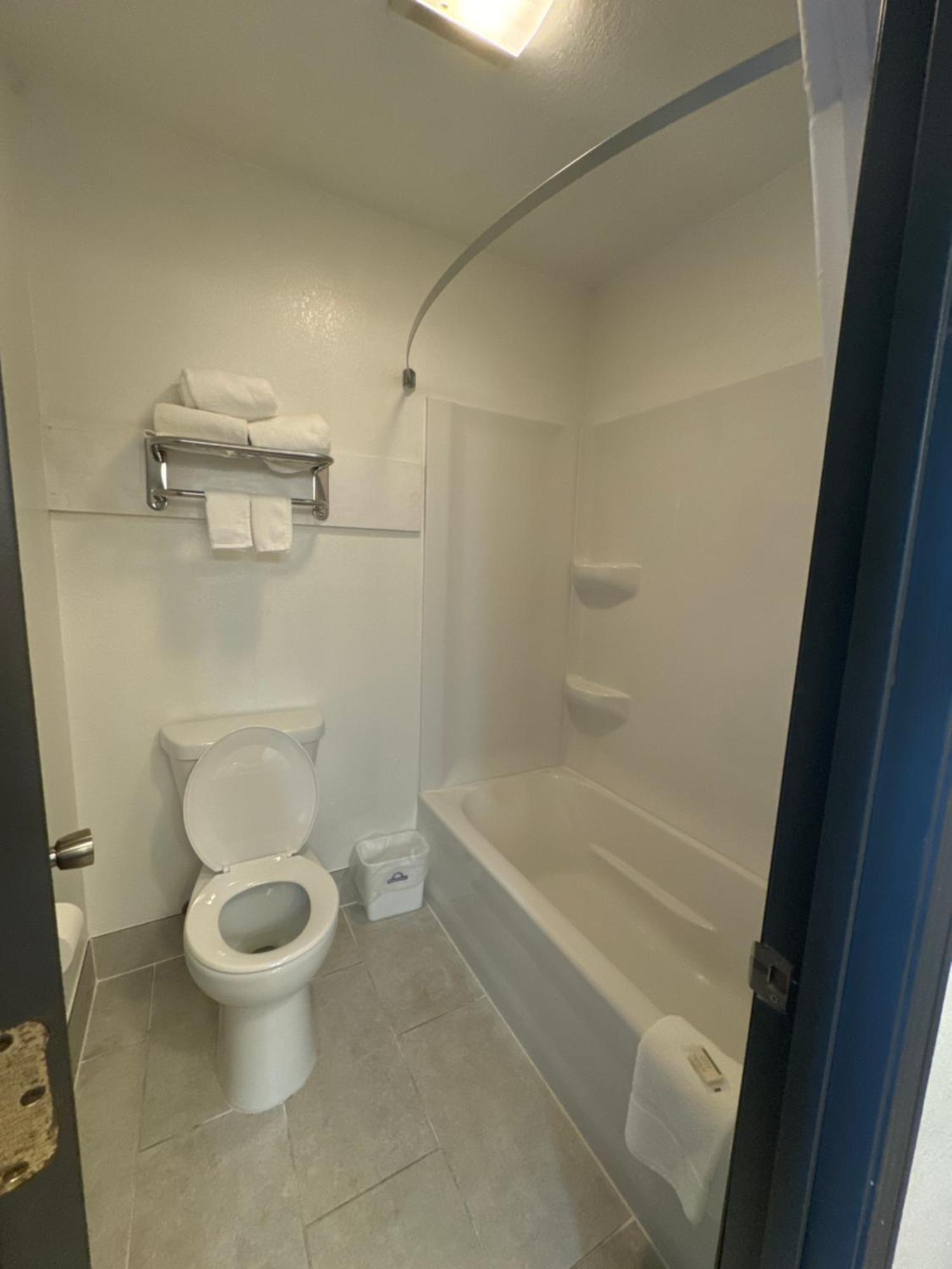 Deluxe King Room with Sofa Bed - Non-Smoking,1649039837:JPEG