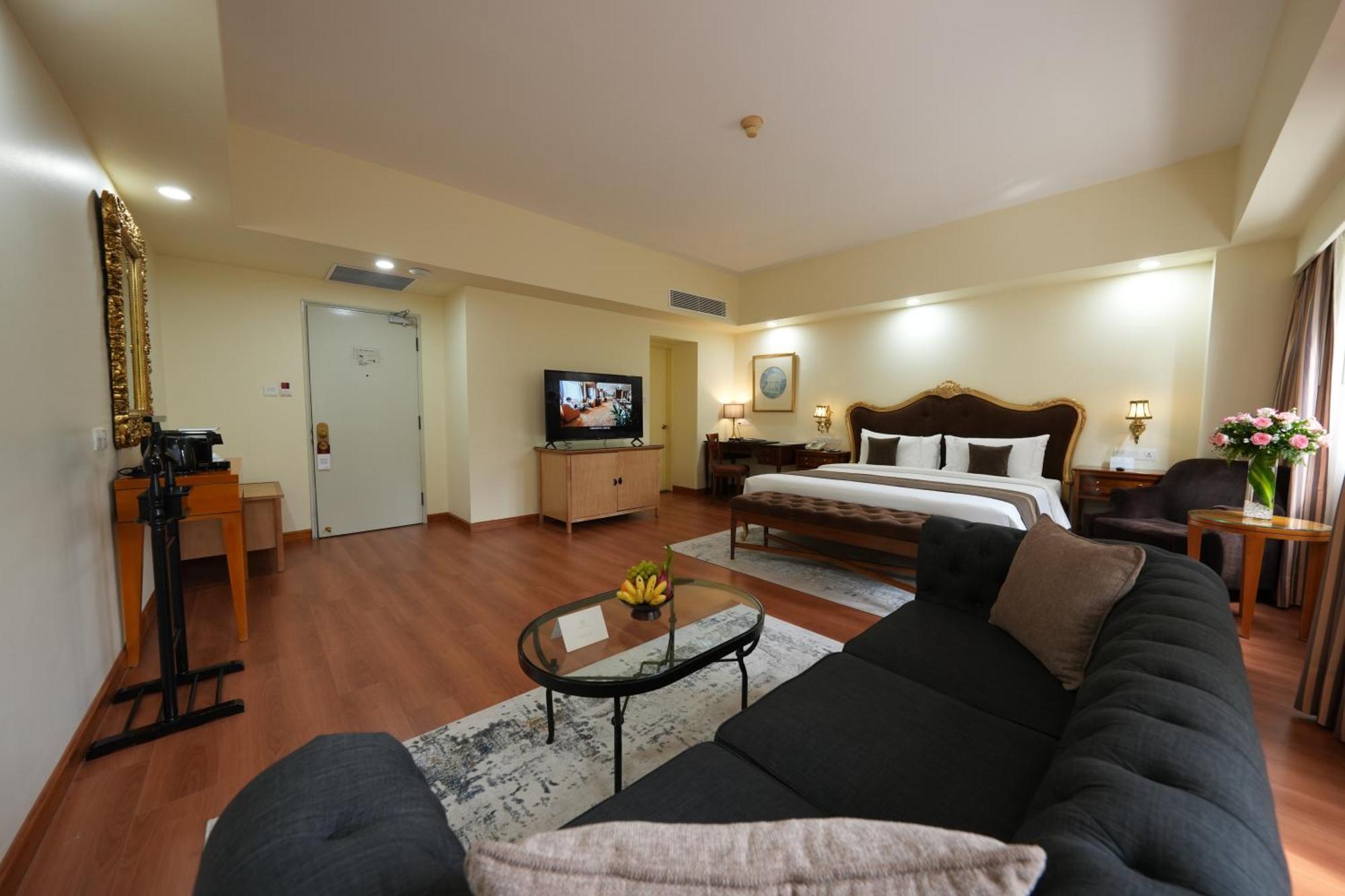 Club Suite with Club Access with Afternoon Tea and Evening Cocktail