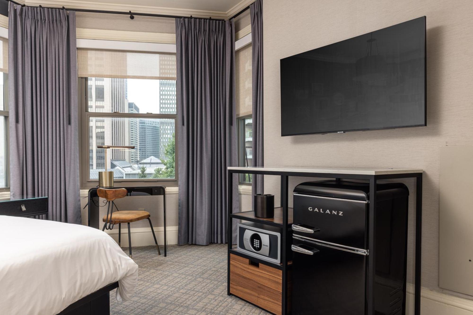 Premier Edge King Room