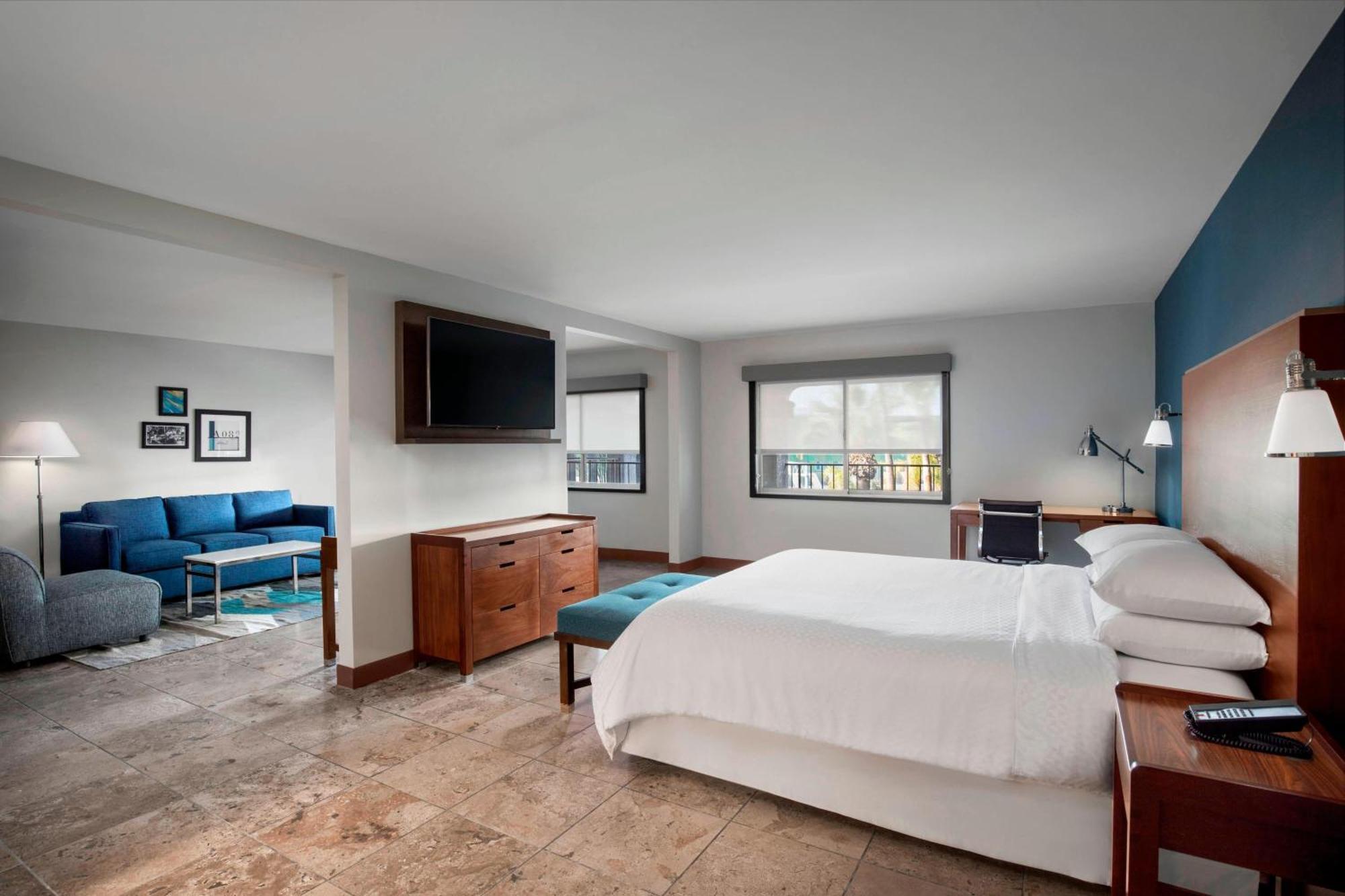 Suite met 1 Kingsize Bed - Uitzicht op het Zwembad