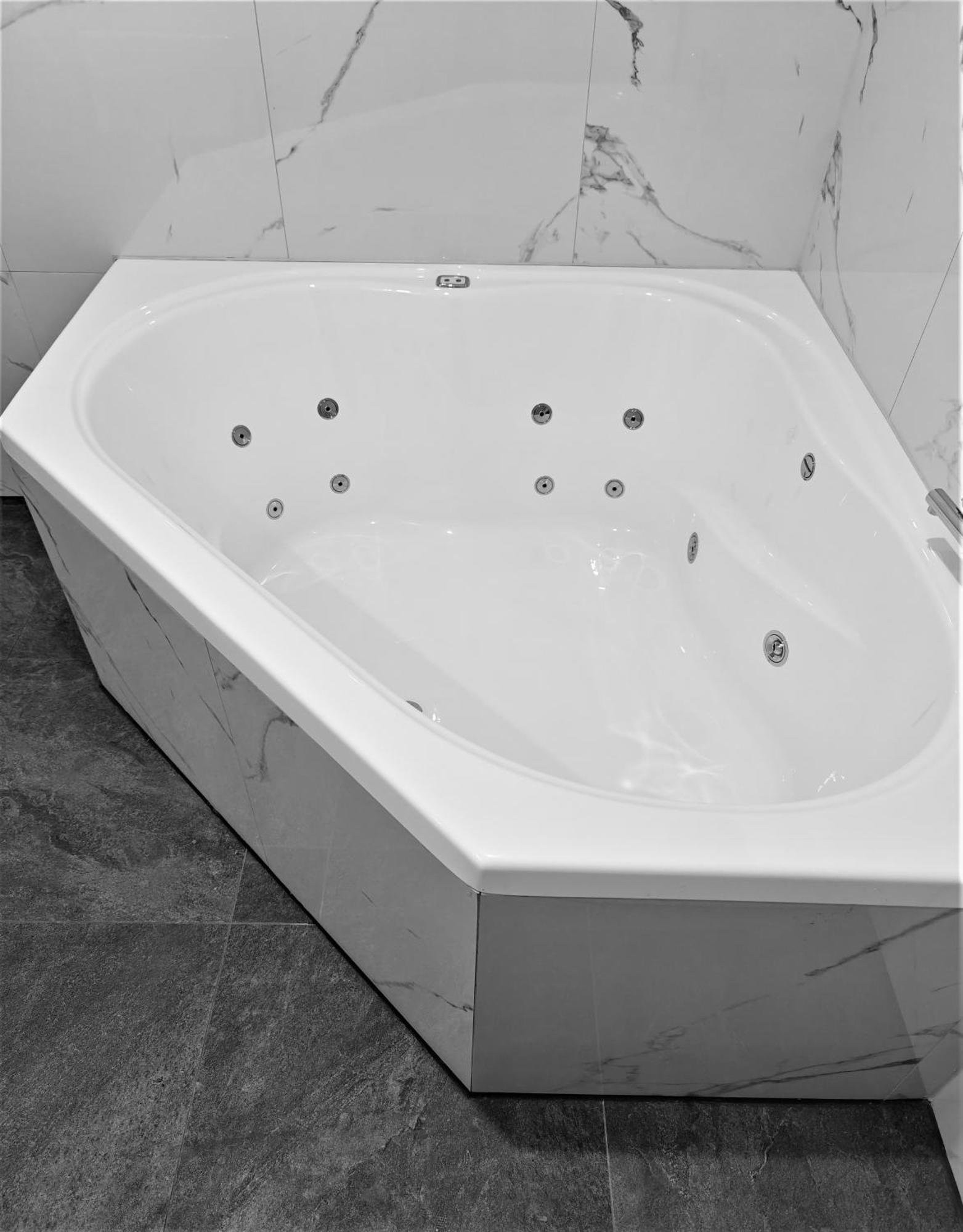 Chambre Lit Queen-Size avec Baignoire Spa