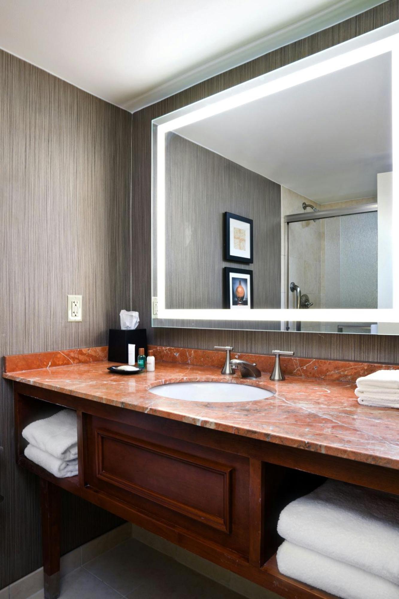 Concierge level, Guest room, 1 King,1634405298:JPEG