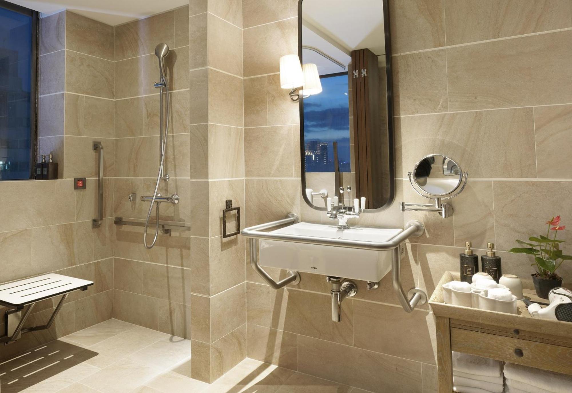 Superior Queen Room Accessible Room