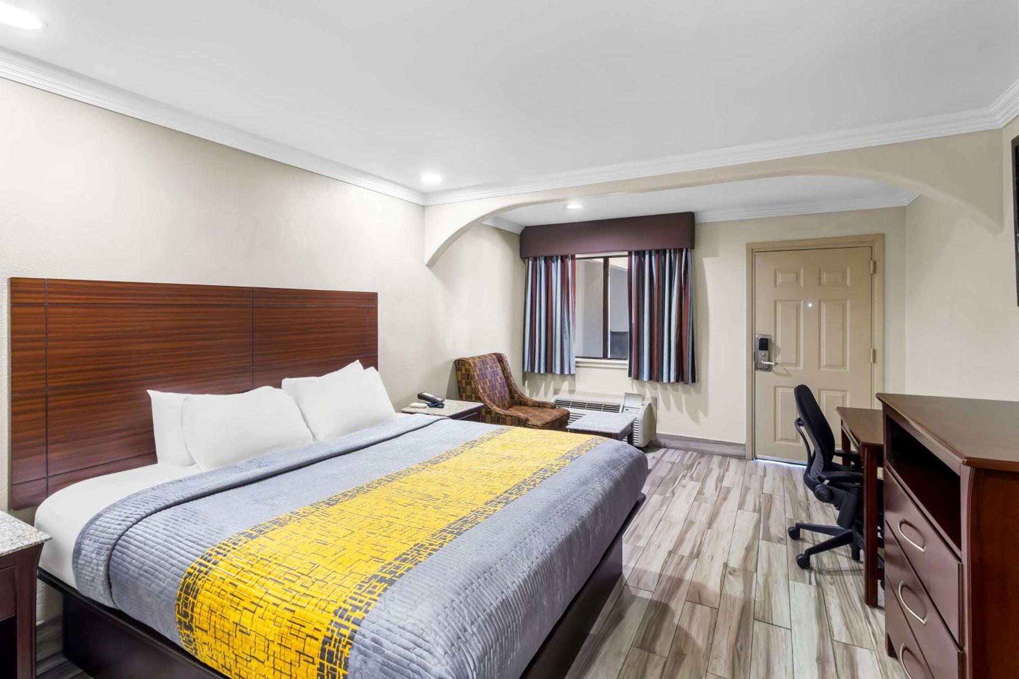 One-Bedroom Suite,1641020265:JPEG