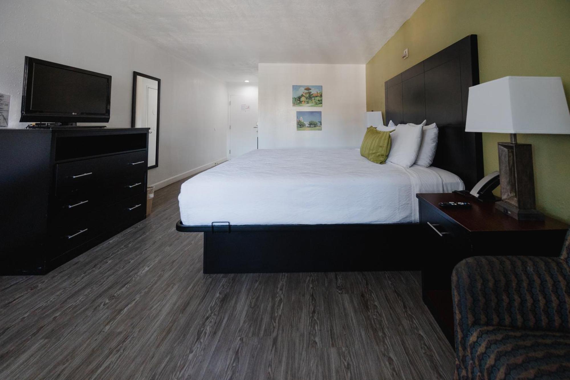 Standard King Room