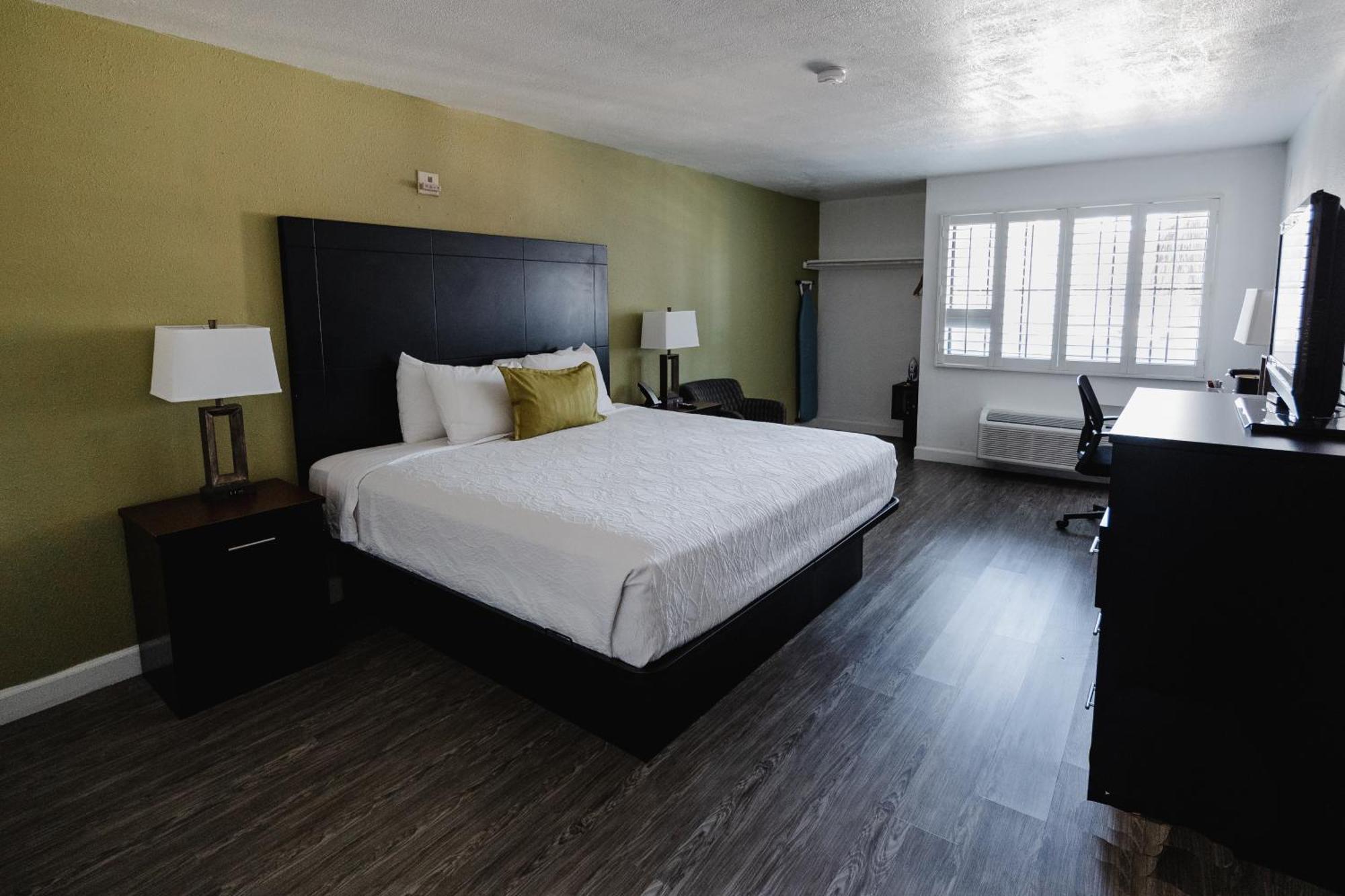 Standard King Room