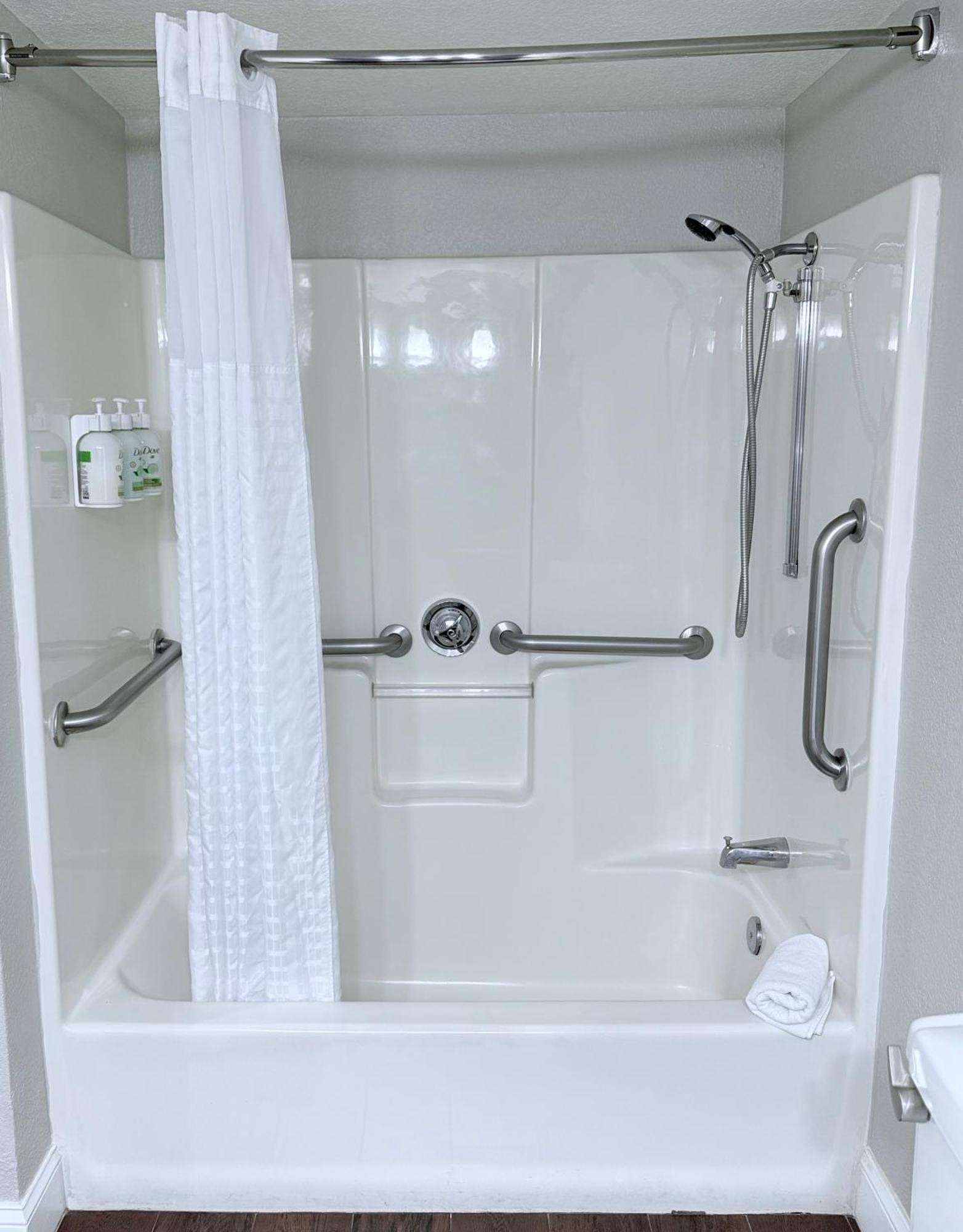 King Room with Bath Tub - Mobility/Hearing Accessible - Non-Smoking,1642318889:JPEG