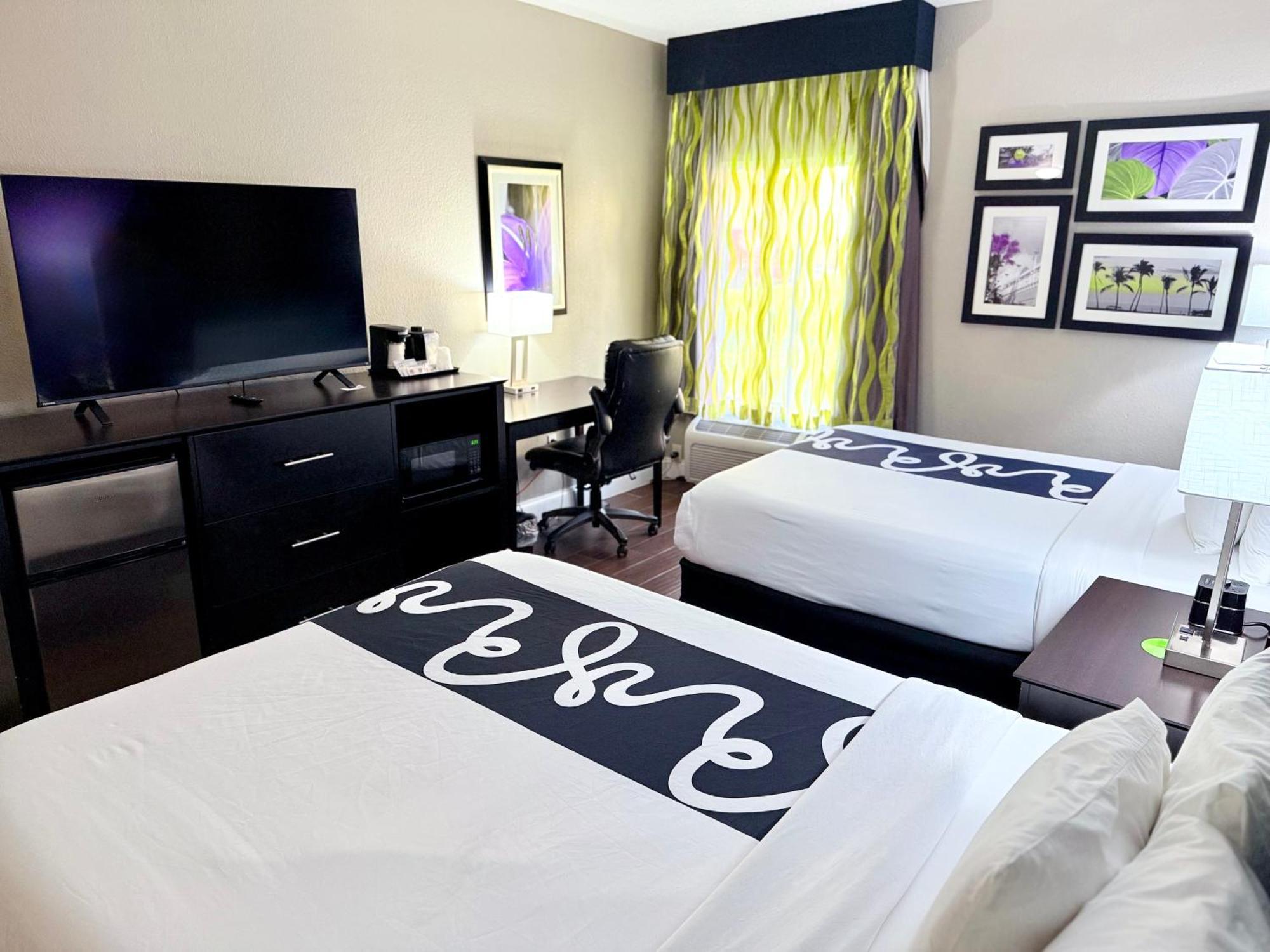 Queen Room with Two Queen Beds,1642319152:JPEG