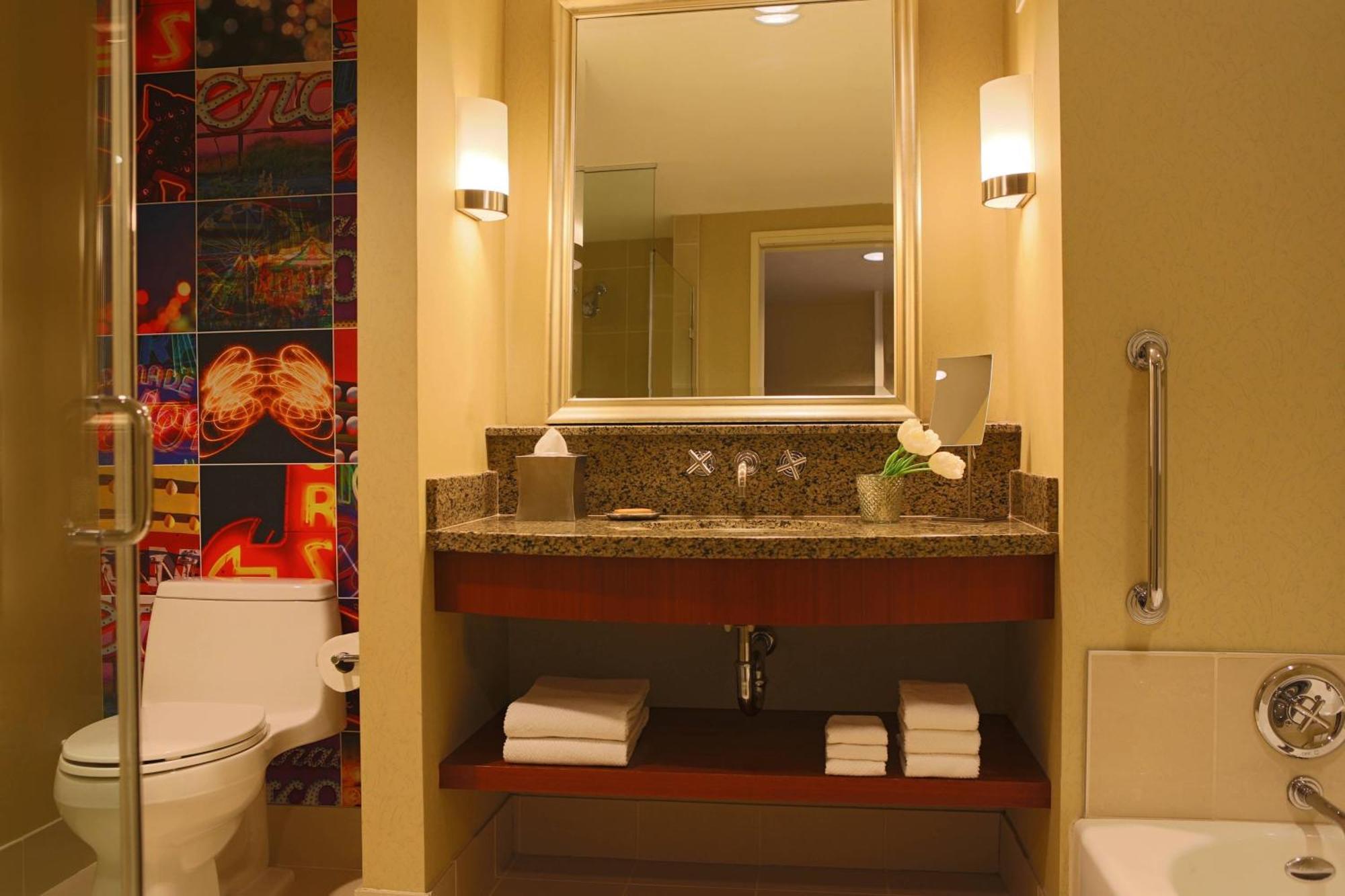 Quarto com Cama King-size e Vista da Cidade
