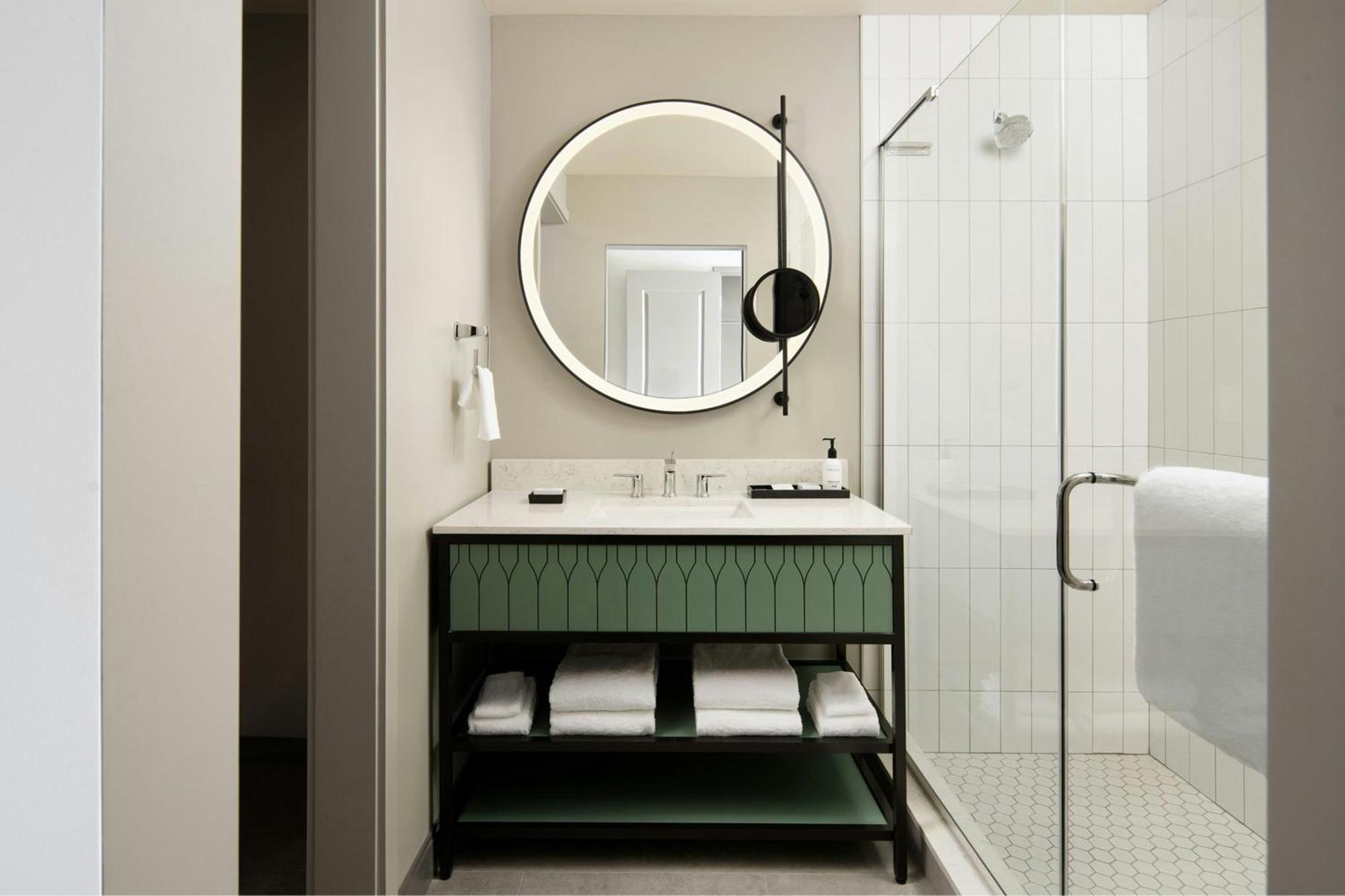 Classic King Room Bathtub Mobility Accessible