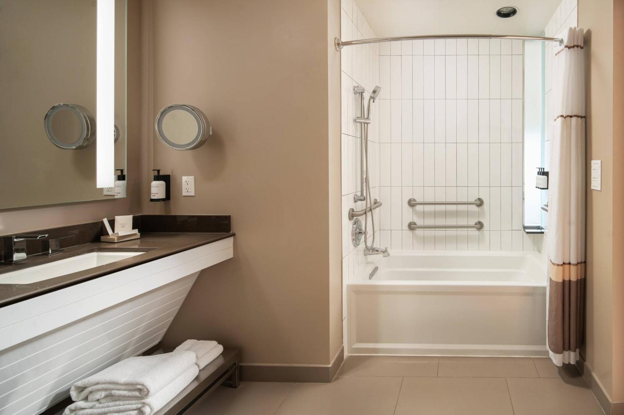 Classic King Room Bathtub Mobility Accessible