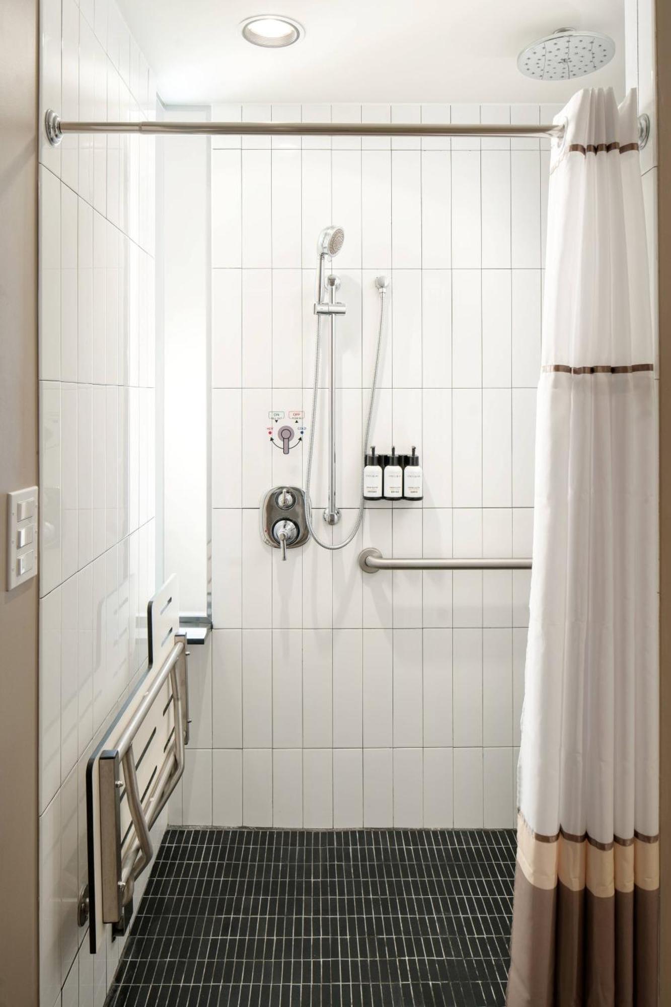 Classic King Room Bathtub Mobility Accessible