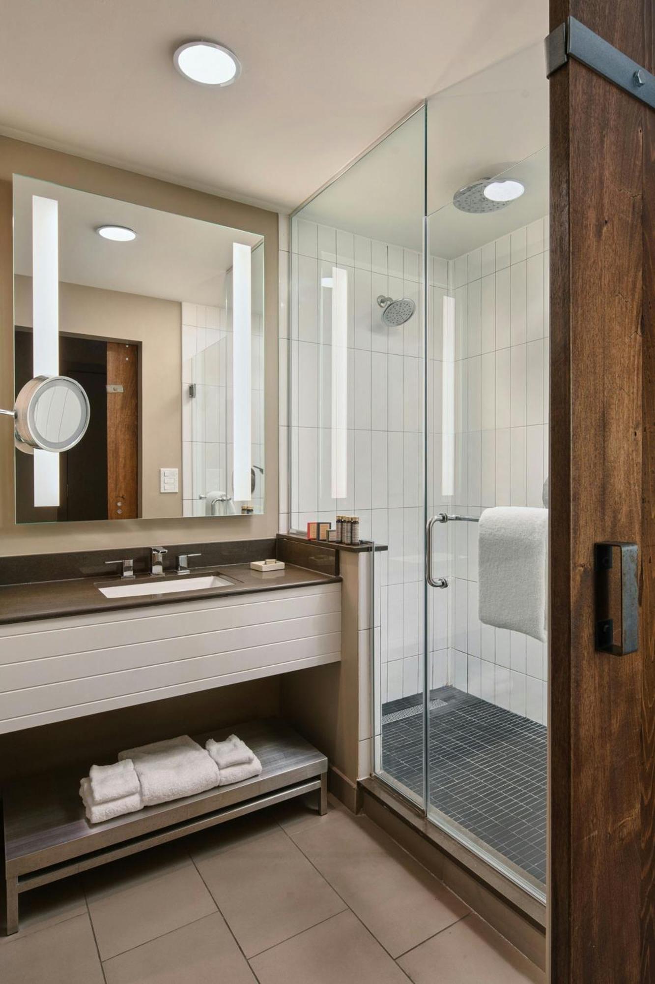 Classic King Room Bathtub Mobility Accessible
