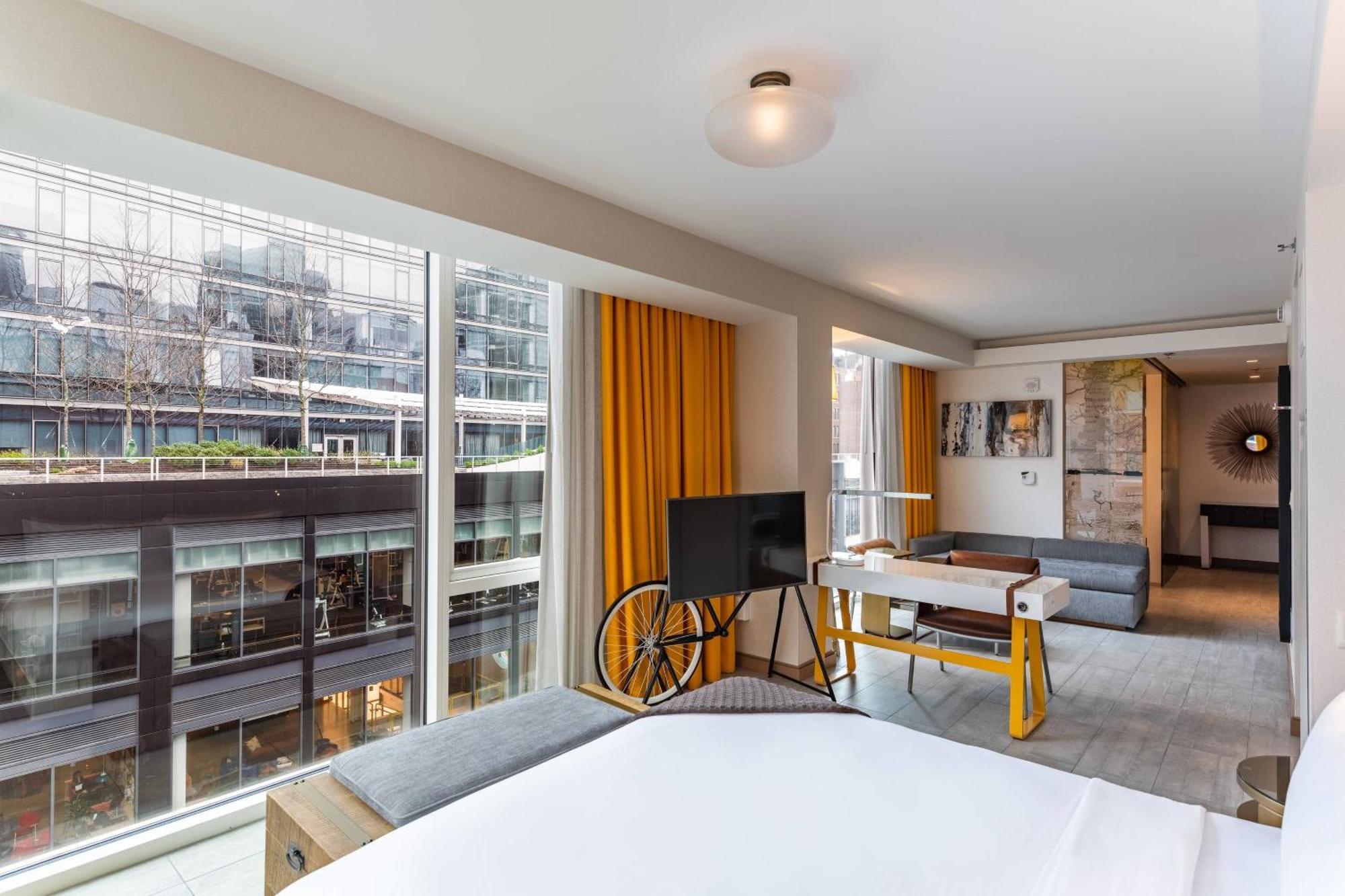 King Coveted Corner Room City View