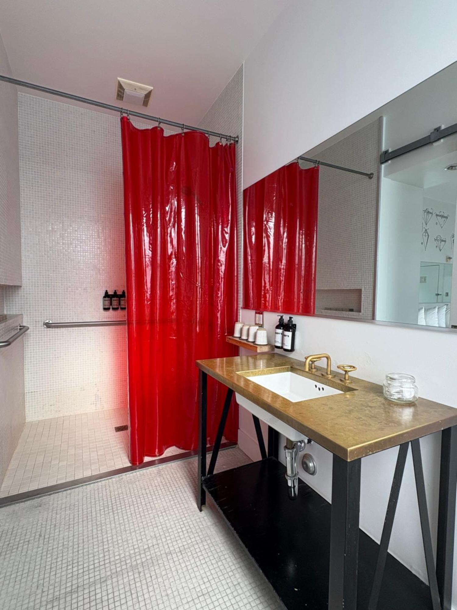 Chambre 2 Lits King-Size avec Salle de Bains Privative
