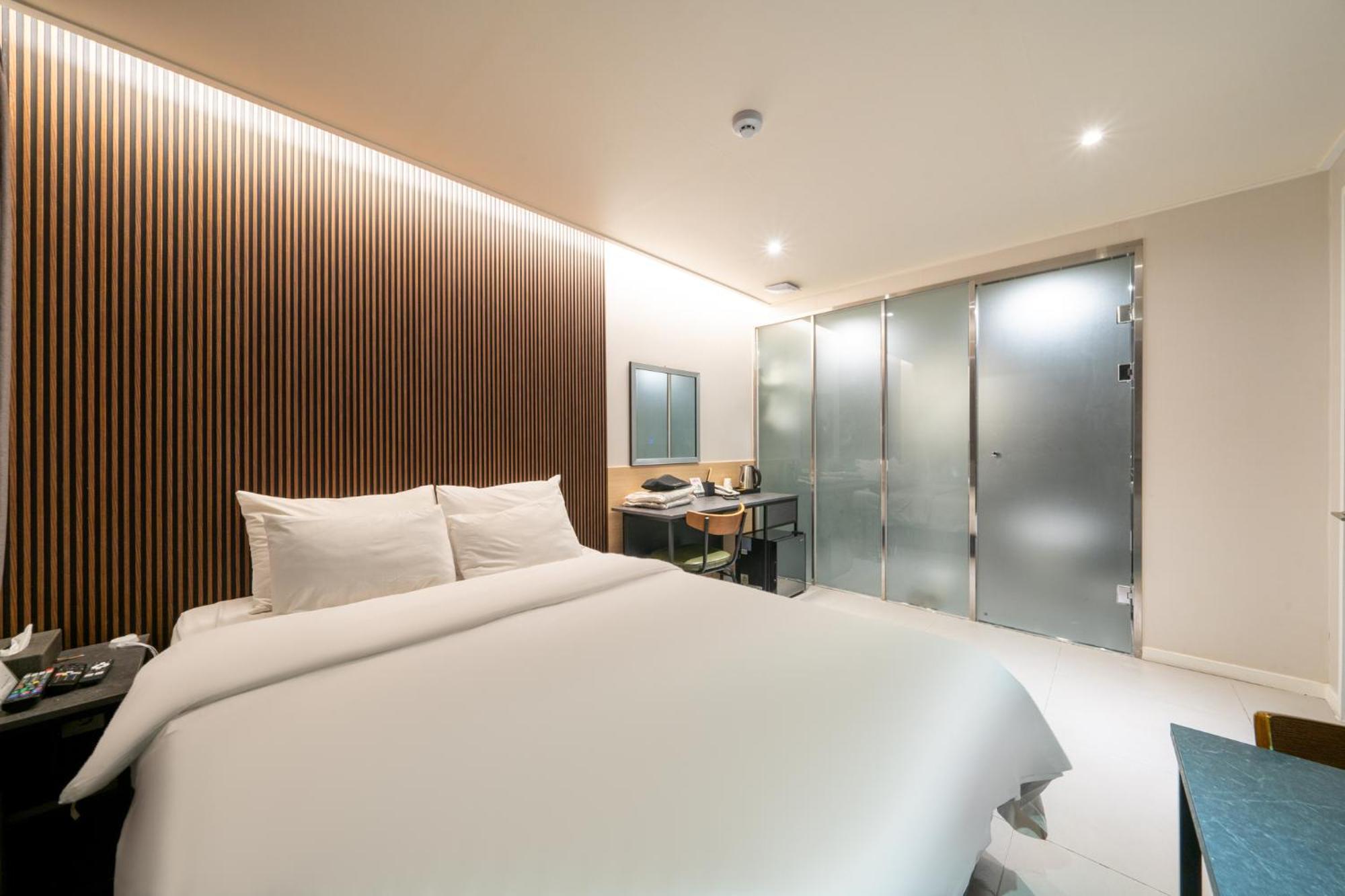 Premium Double Room,1648288032:JPEG