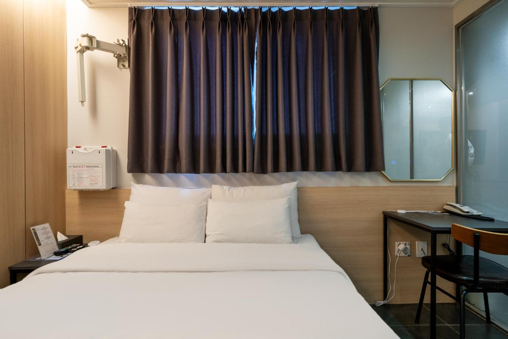 Deluxe Double Room,1648288050:JPEG