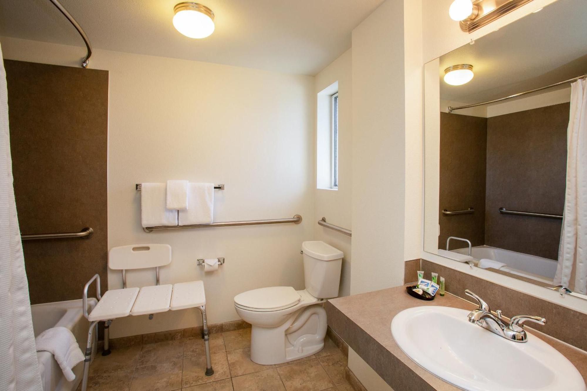 Chambre Lit Queen-size - Accessible aux Personnes à Mobilité Réduite