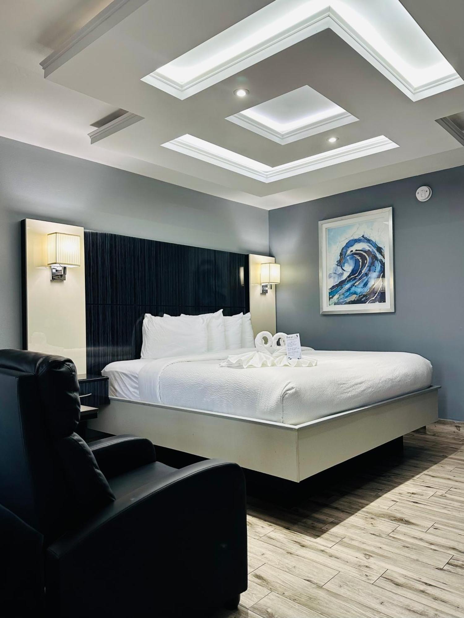 Standard King Room