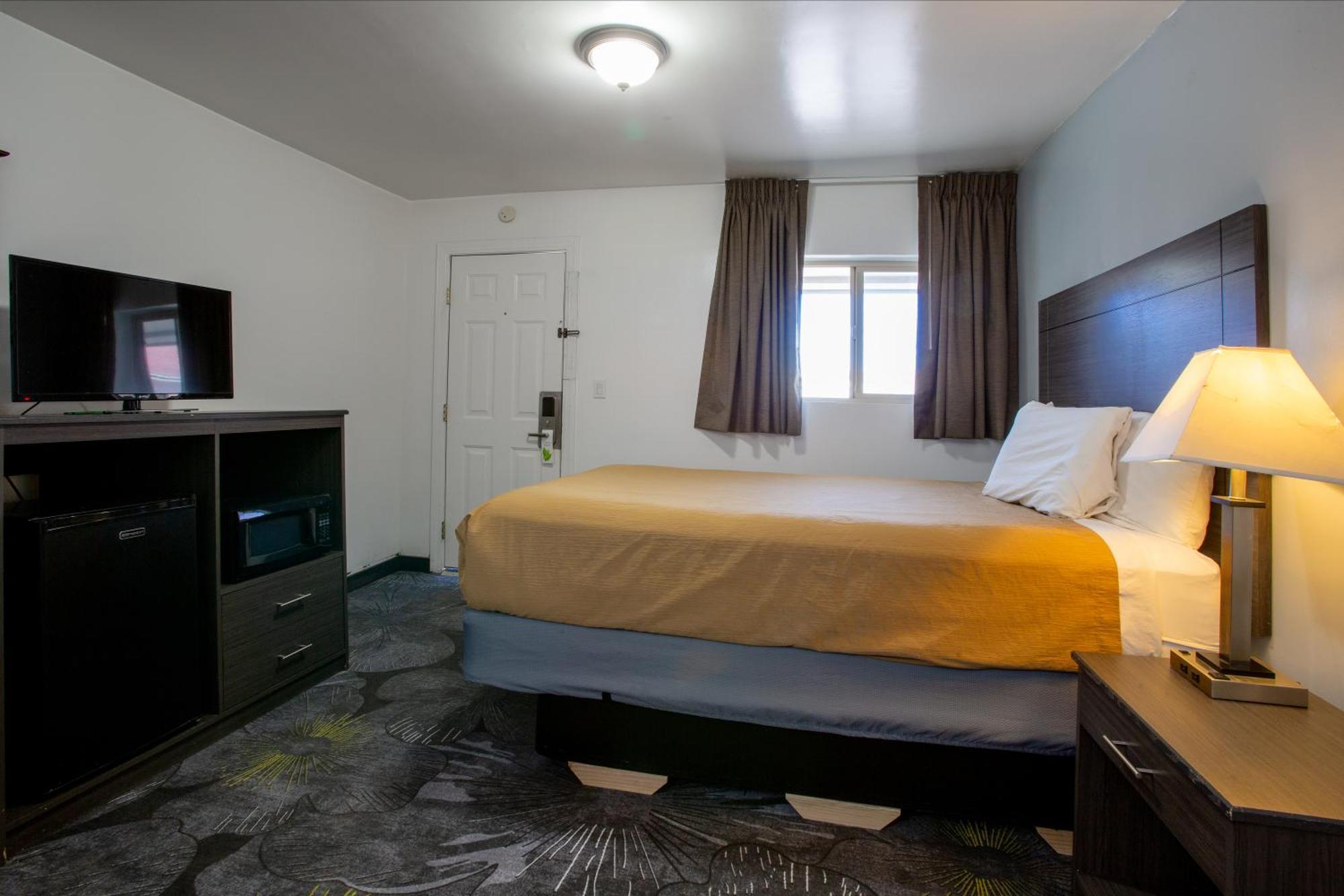Family Room,1654261216:JPEG