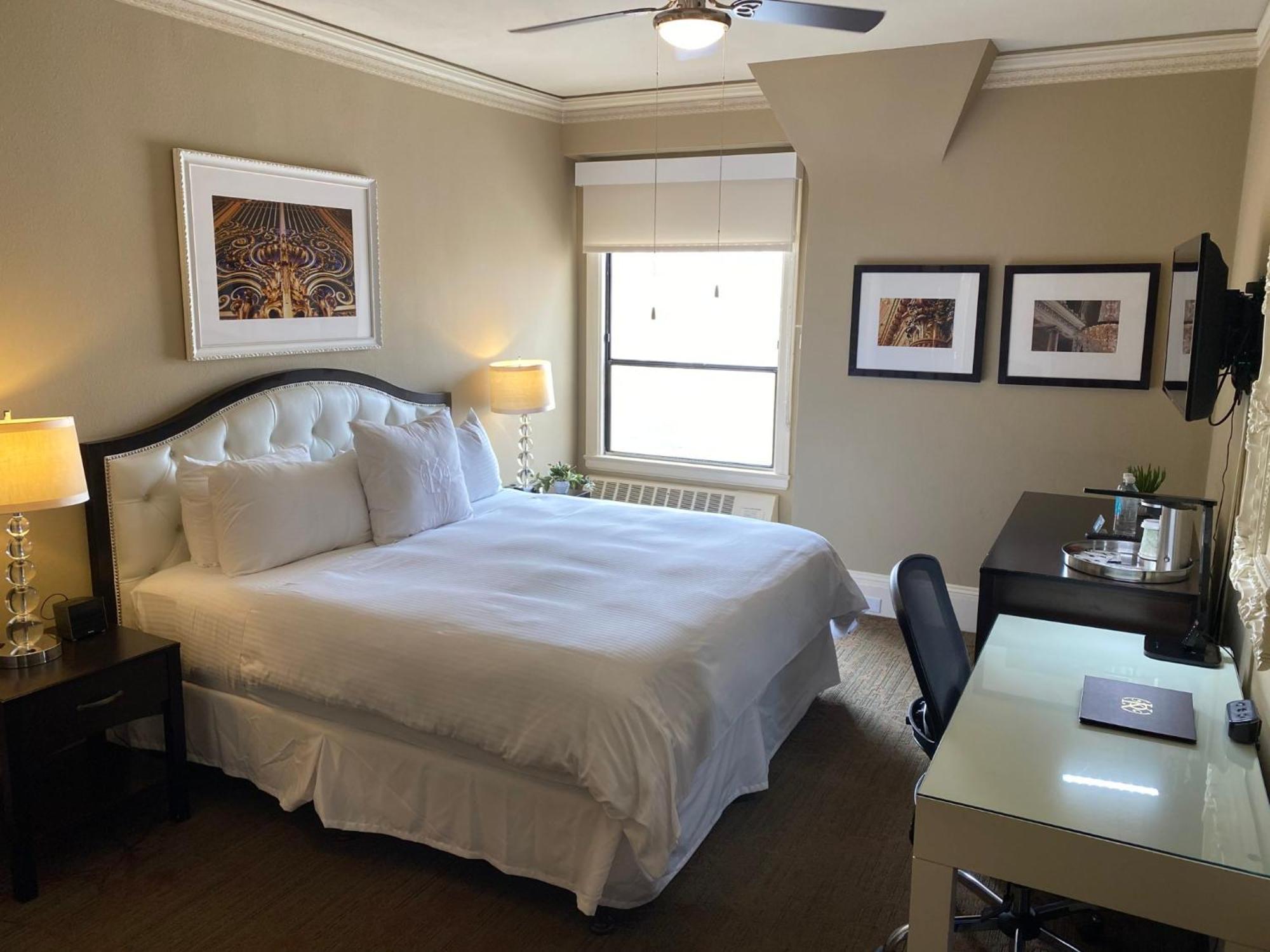 Deluxe Queen Room