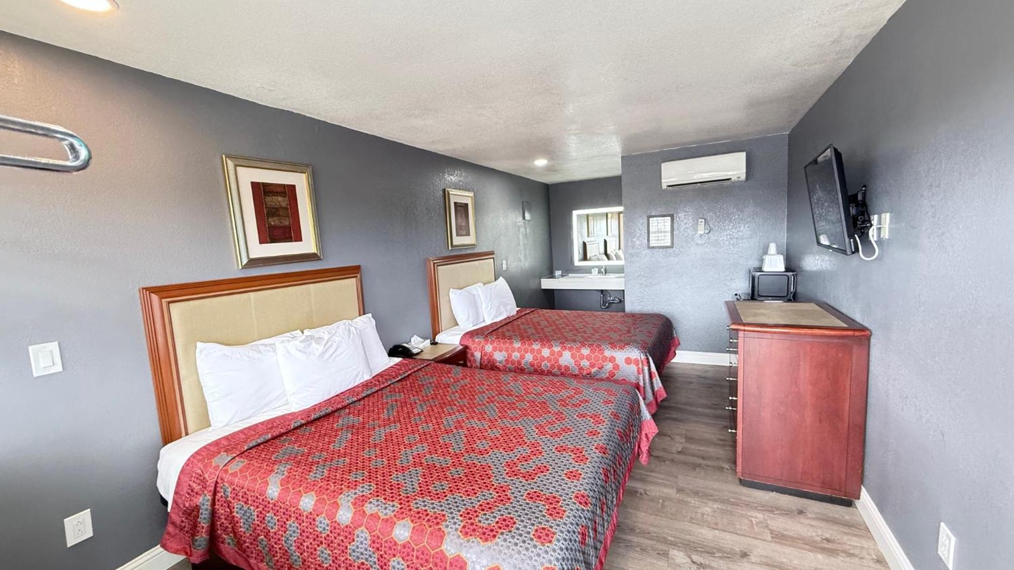 Queen Room Two Queen Beds