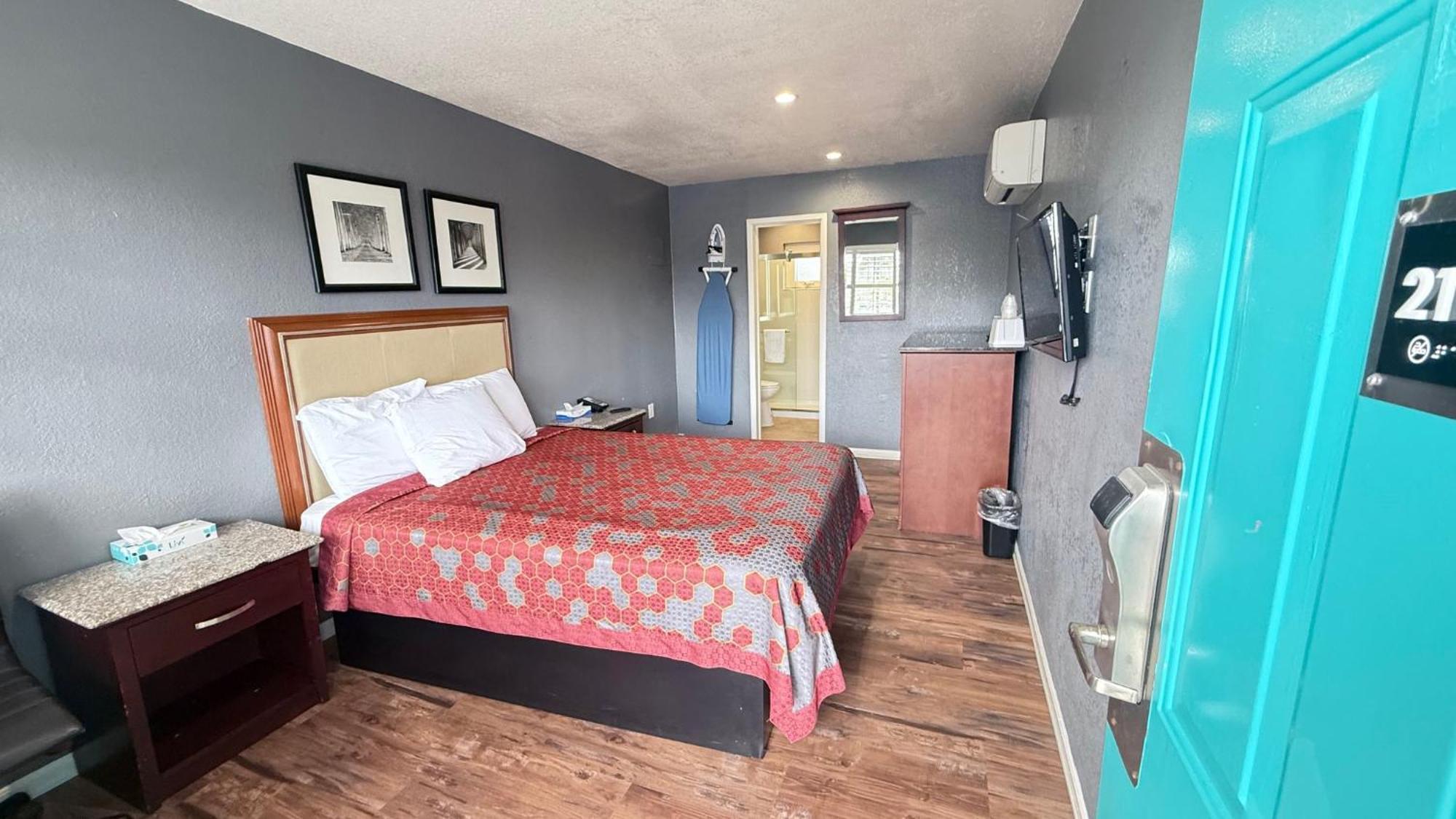 Queen Room