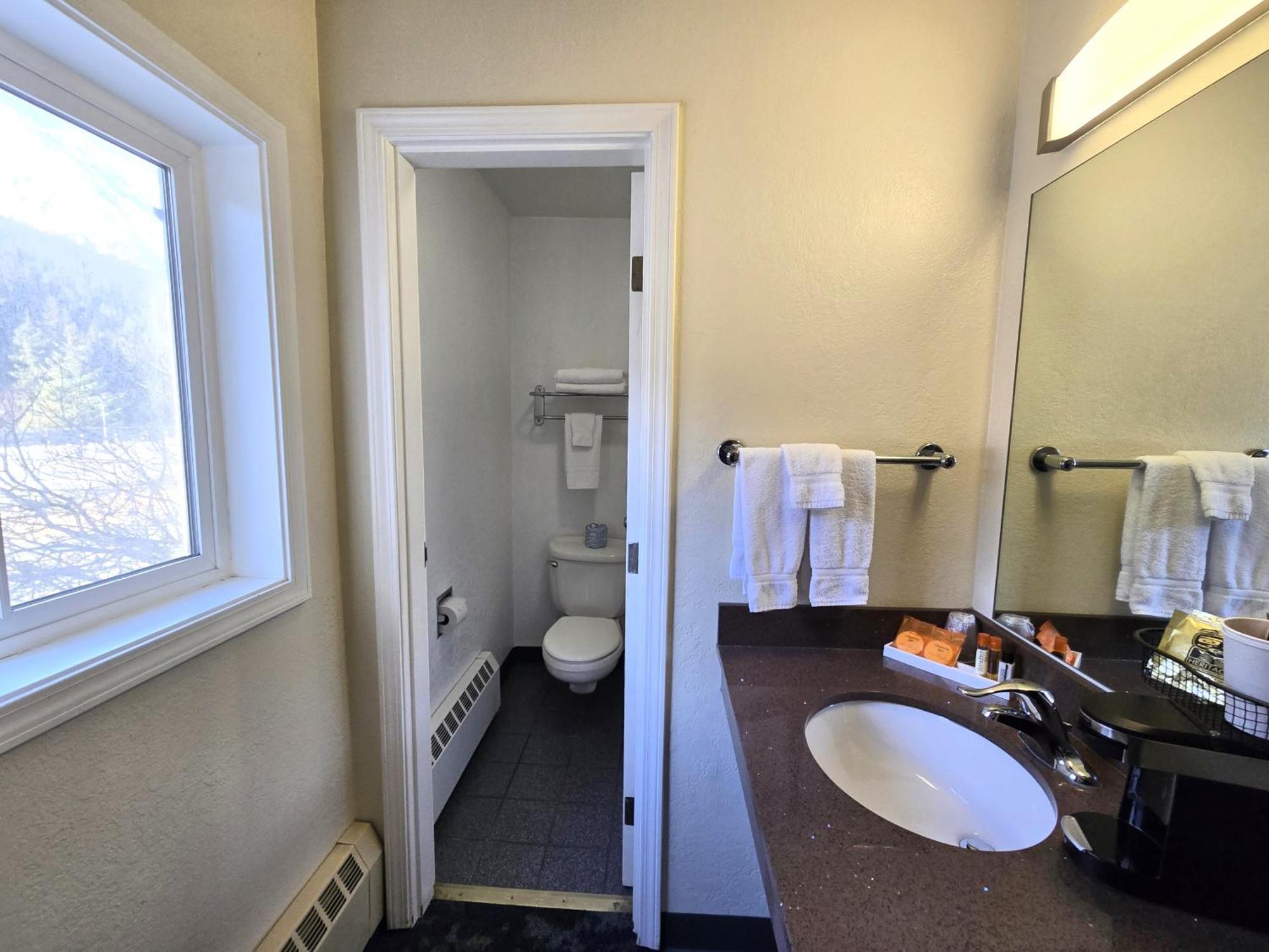 Standard Queen Room with Two Queen Beds,1661648283:JPEG