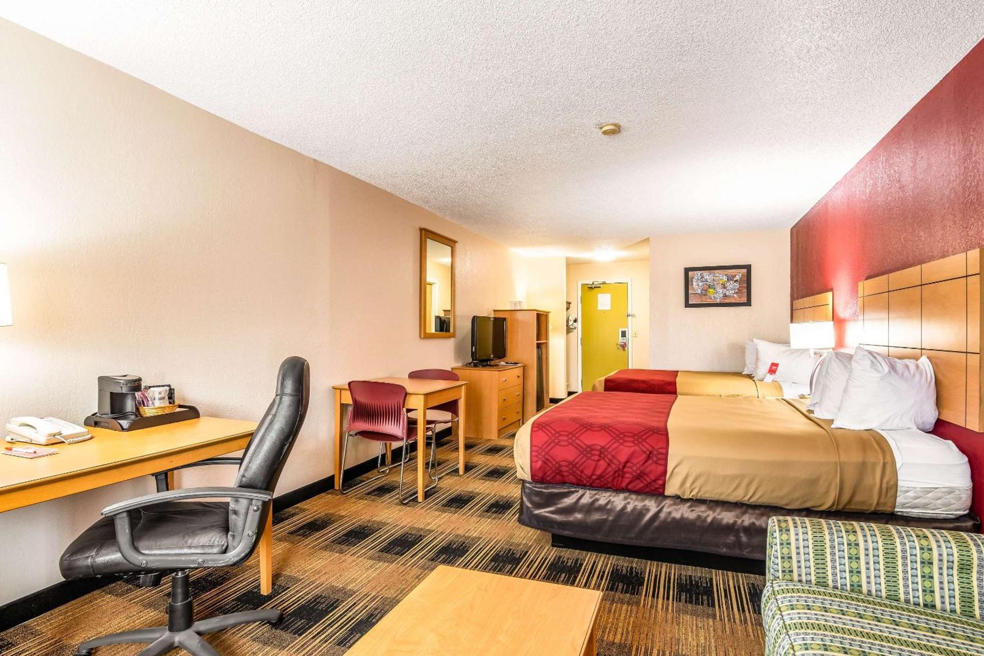 Queen Room with Two Queen Beds and Sofa Bed - Non-Smoking
