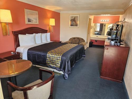 Deluxe King Suite,1663686963:JPEG