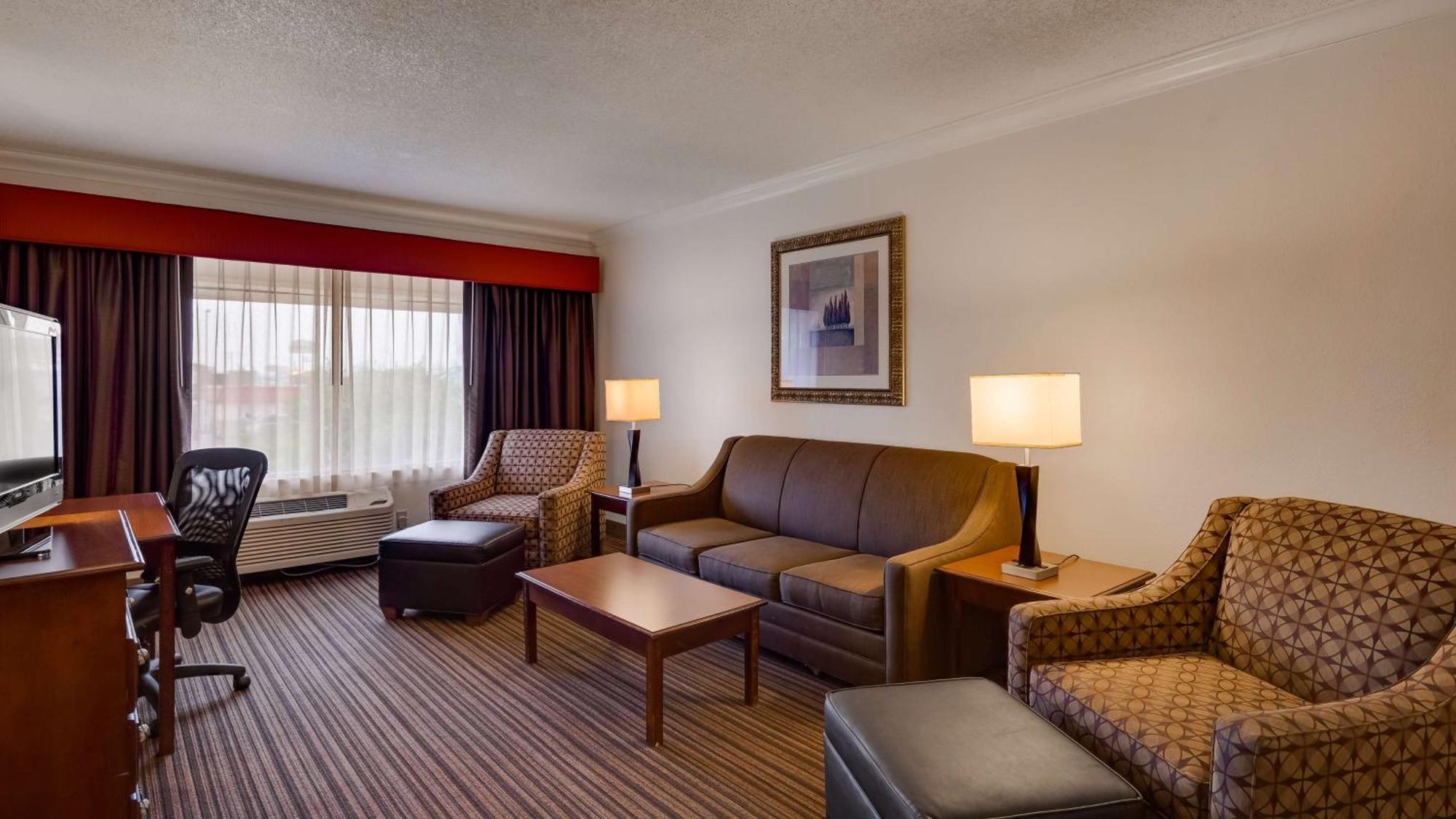 Queen Suite with Two Queen Beds, Sofa Bed and Living Room - Non-Smoking,1665410689:JPEG