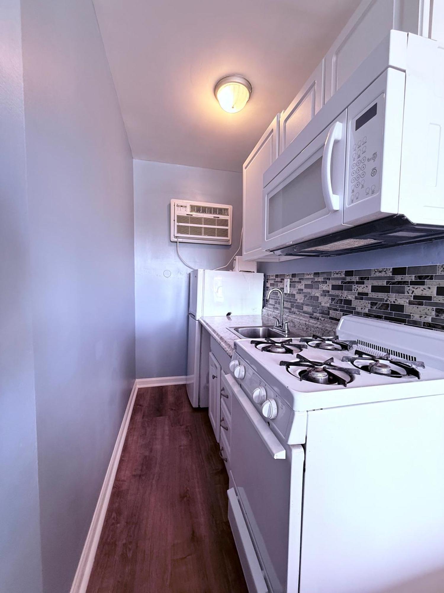King Room Kitchenette,1668075828:JPEG
