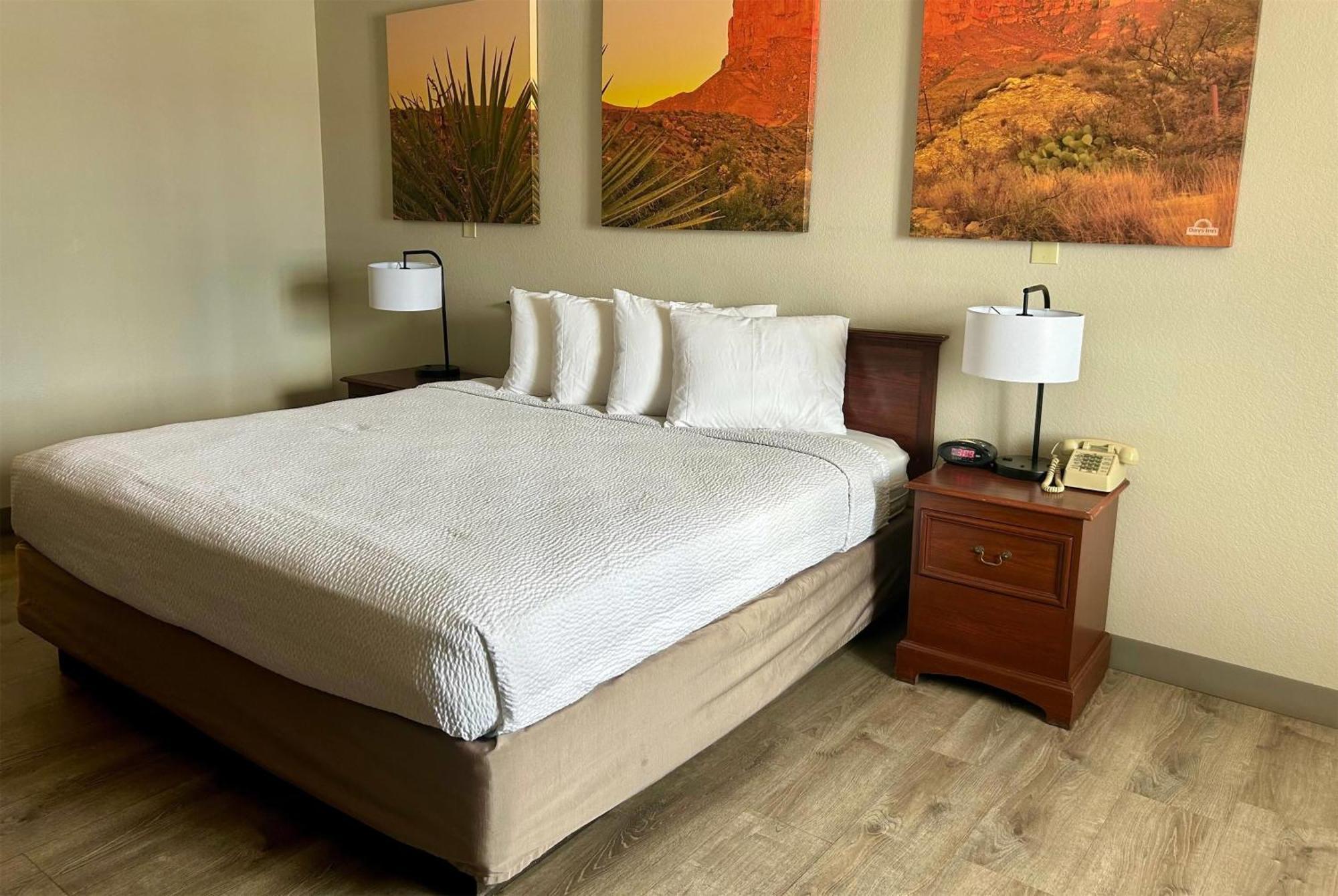 King Room - Non-Smoking,1669016443:JPEG