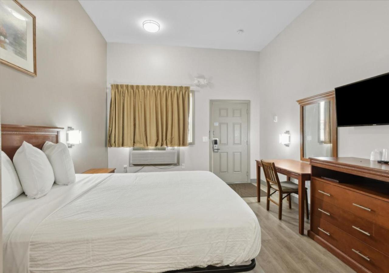 Queen Room,1671962884:JPEG