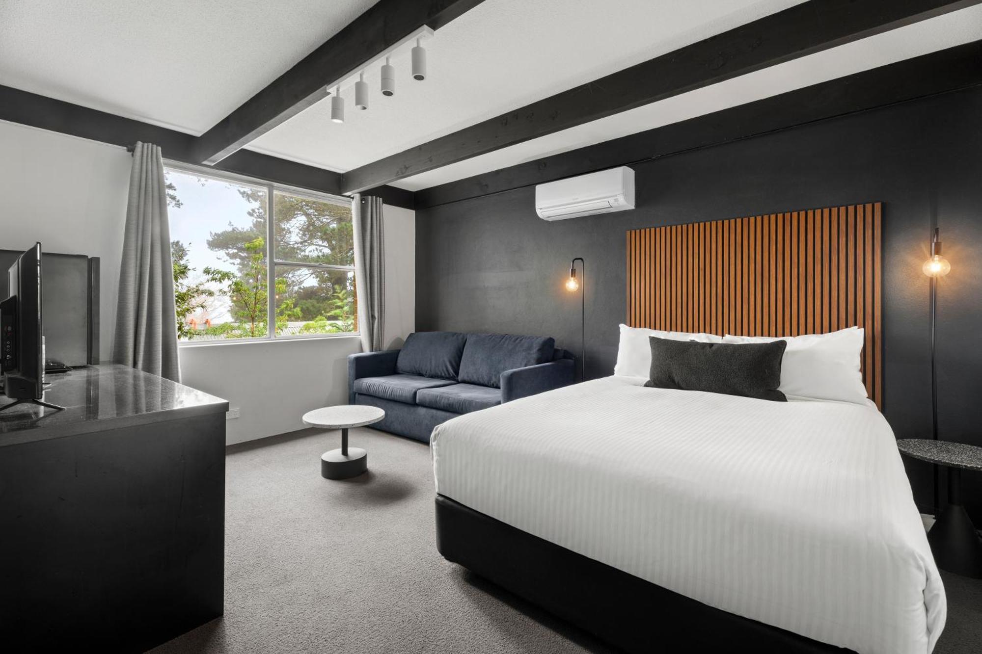 Queen Bed,1677864046:JPEG