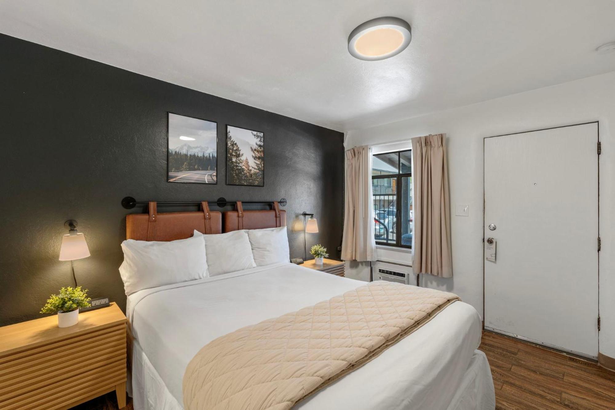 Petite Chambre Lit Queen-Size - Non-Fumeurs