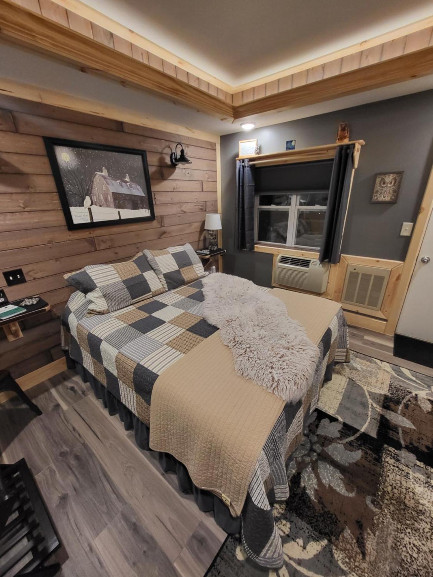 Queen Room