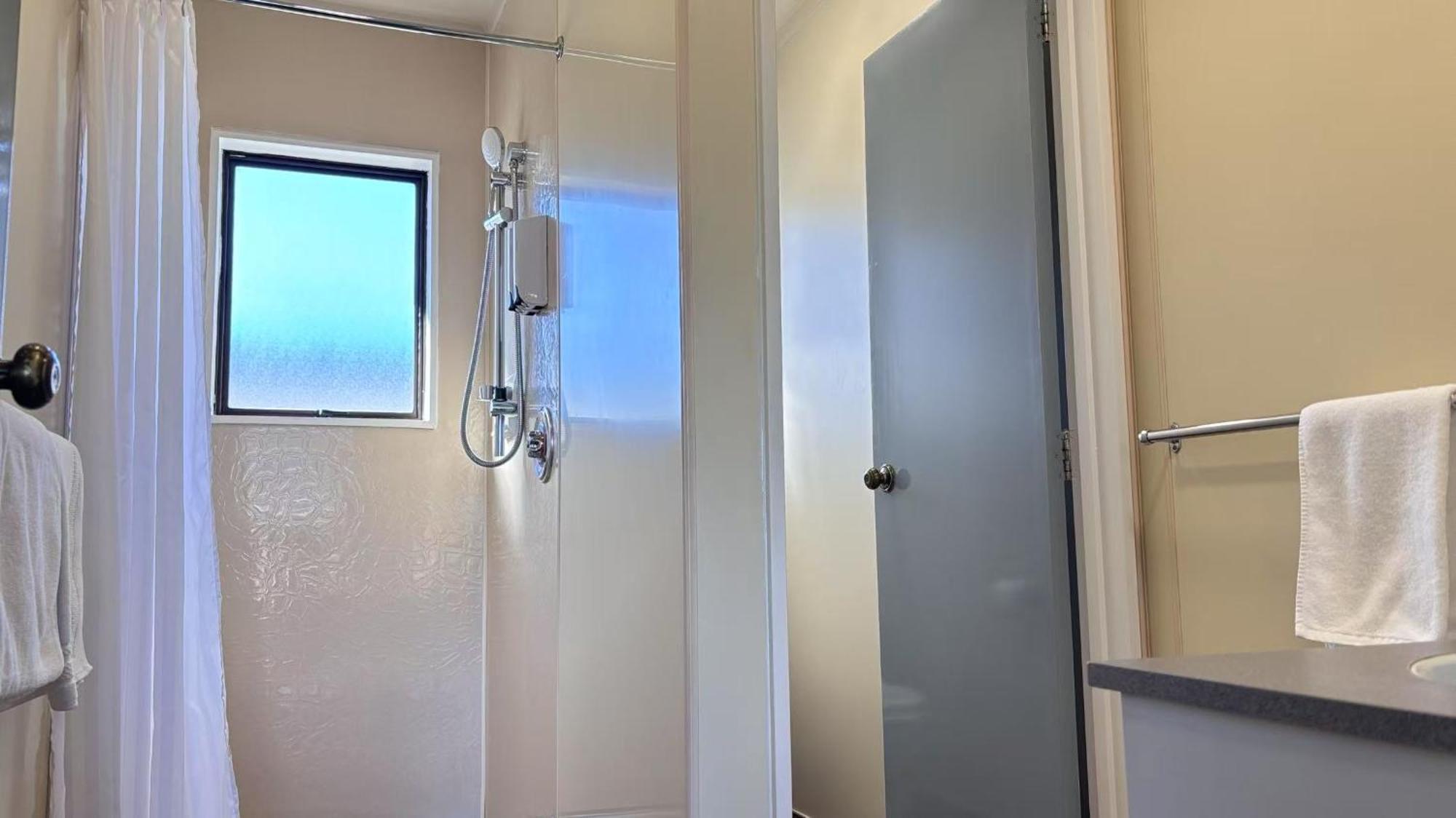 Large Two-Bedroom Apartment,1681725525:JPEG