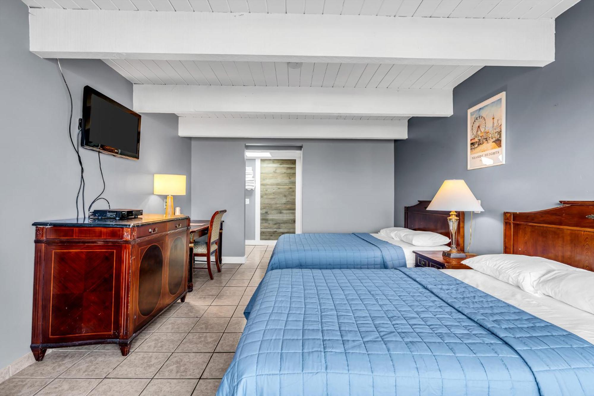 Deluxe Room with Two Double Beds,1685069284:JPEG