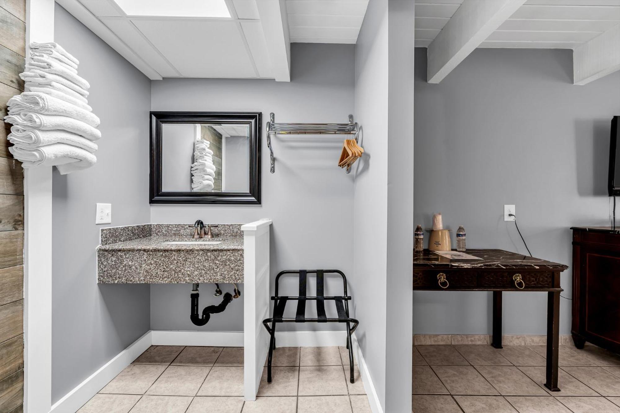 Room with Two Double Beds,1685069307:JPEG