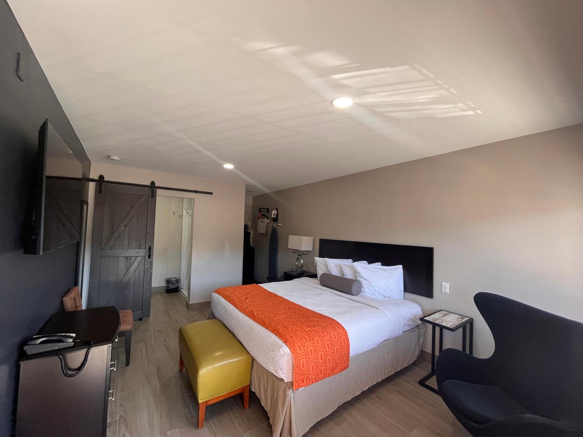 King Room - Non-Smoking
