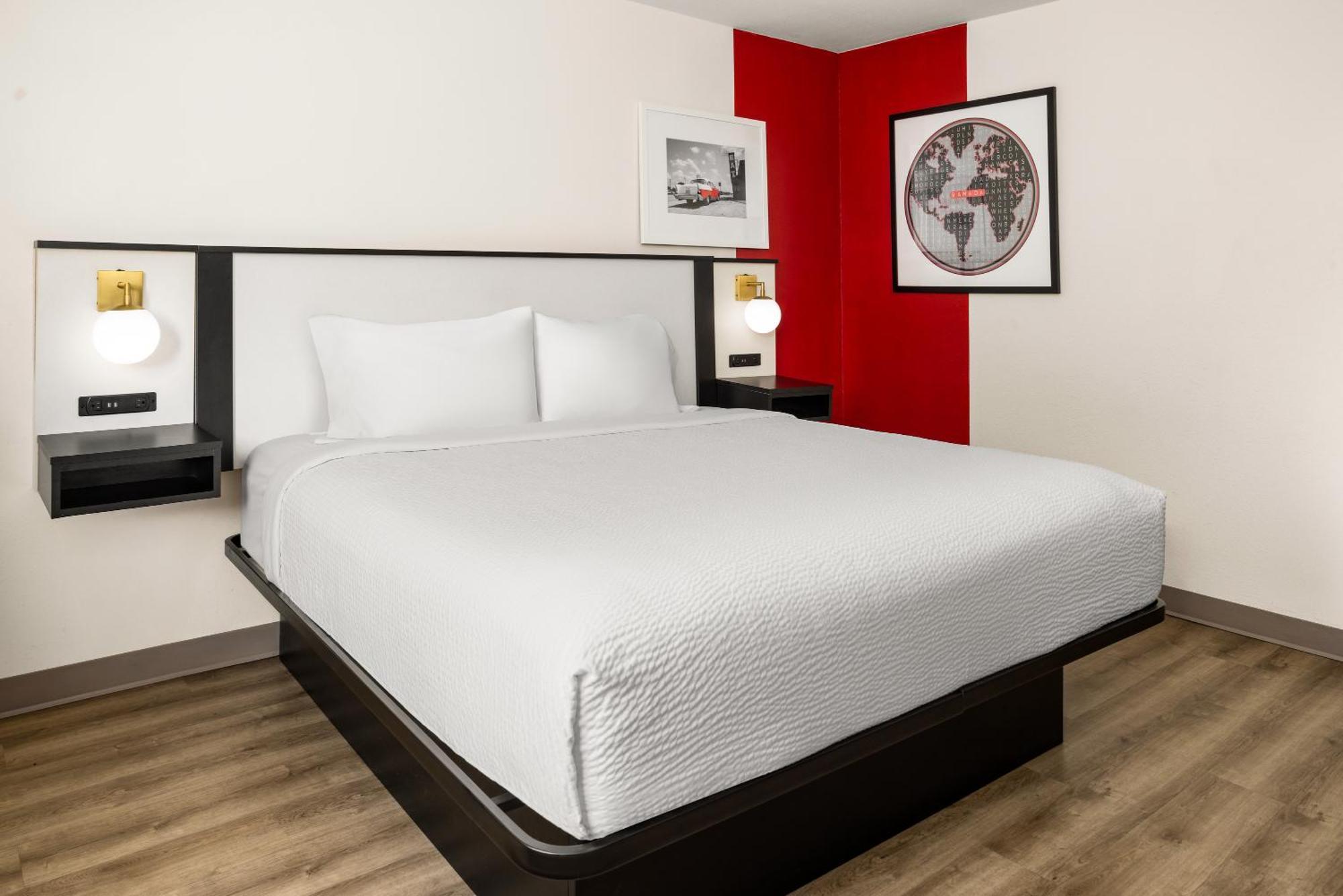 King Room with Bathtub with Grab Bars - Mobility Accessible/Non-Smoking