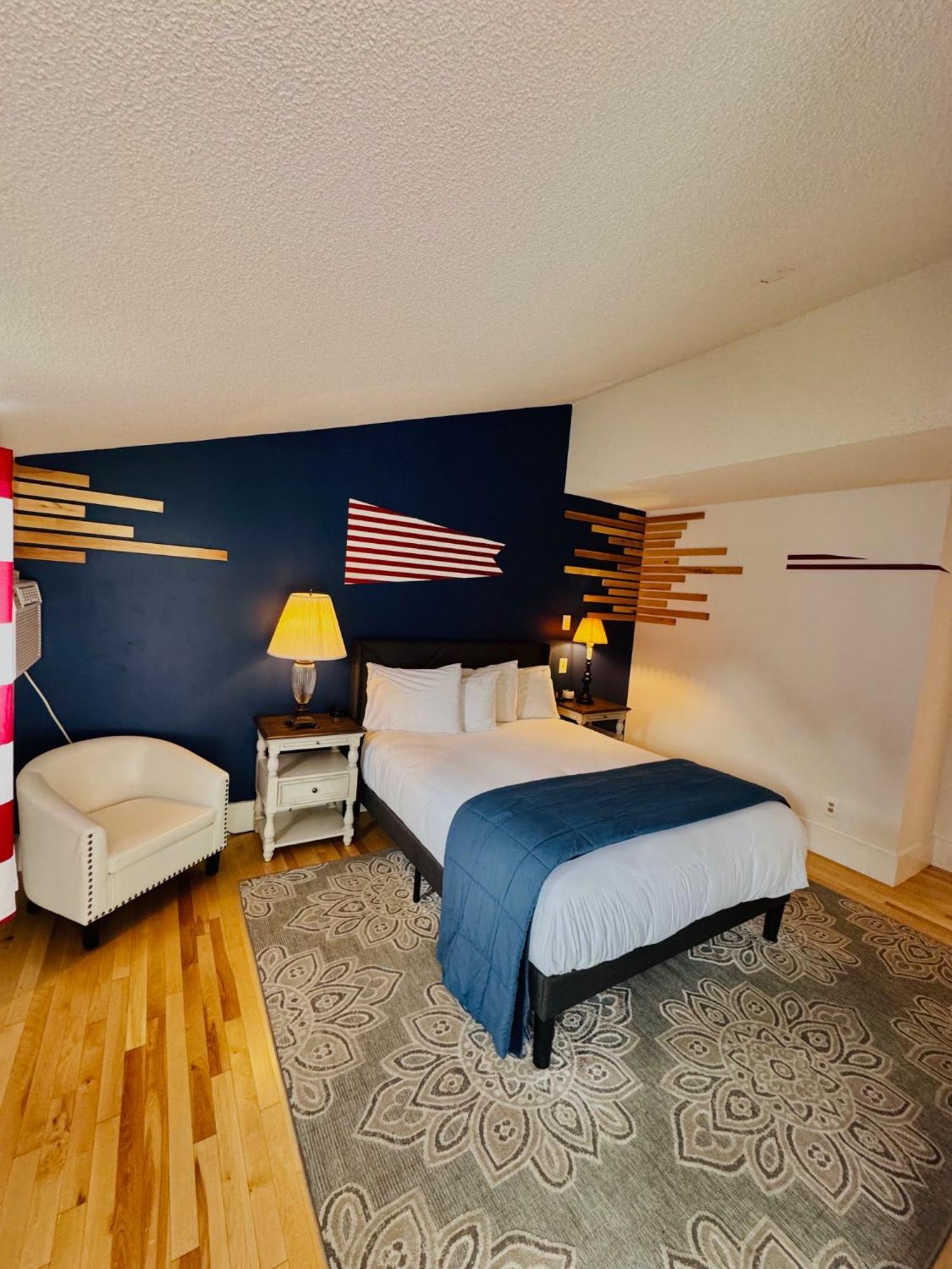 Standard Queen Room